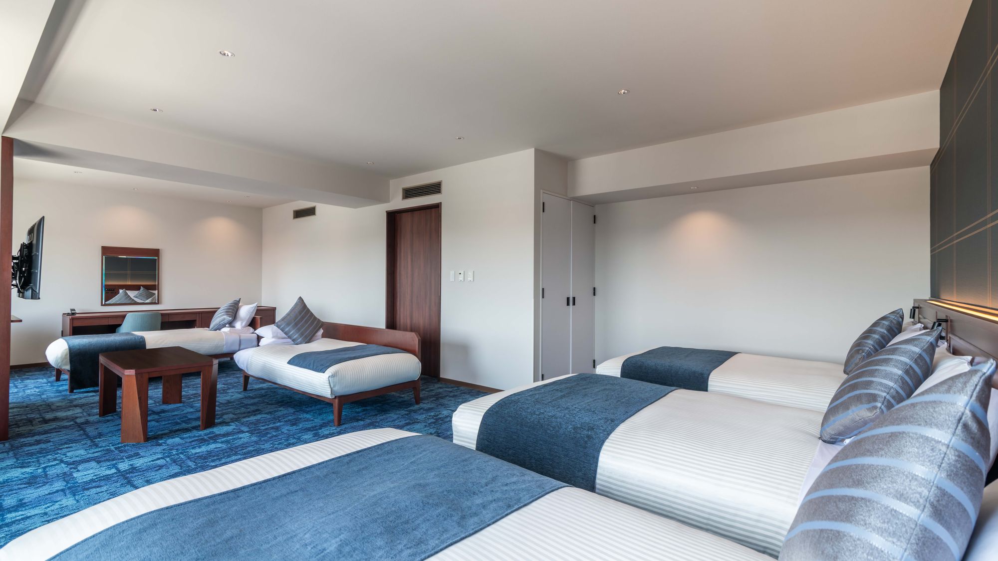 デラックストリプル エキストラベッド2台