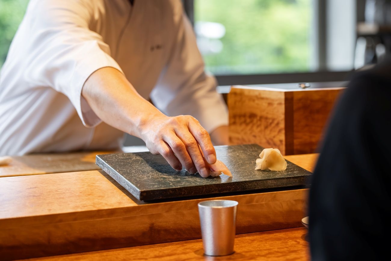 【素泊まり×鮨ランチ】チェックアウト後は「鮨 松の下」のランチにぎりセット付き