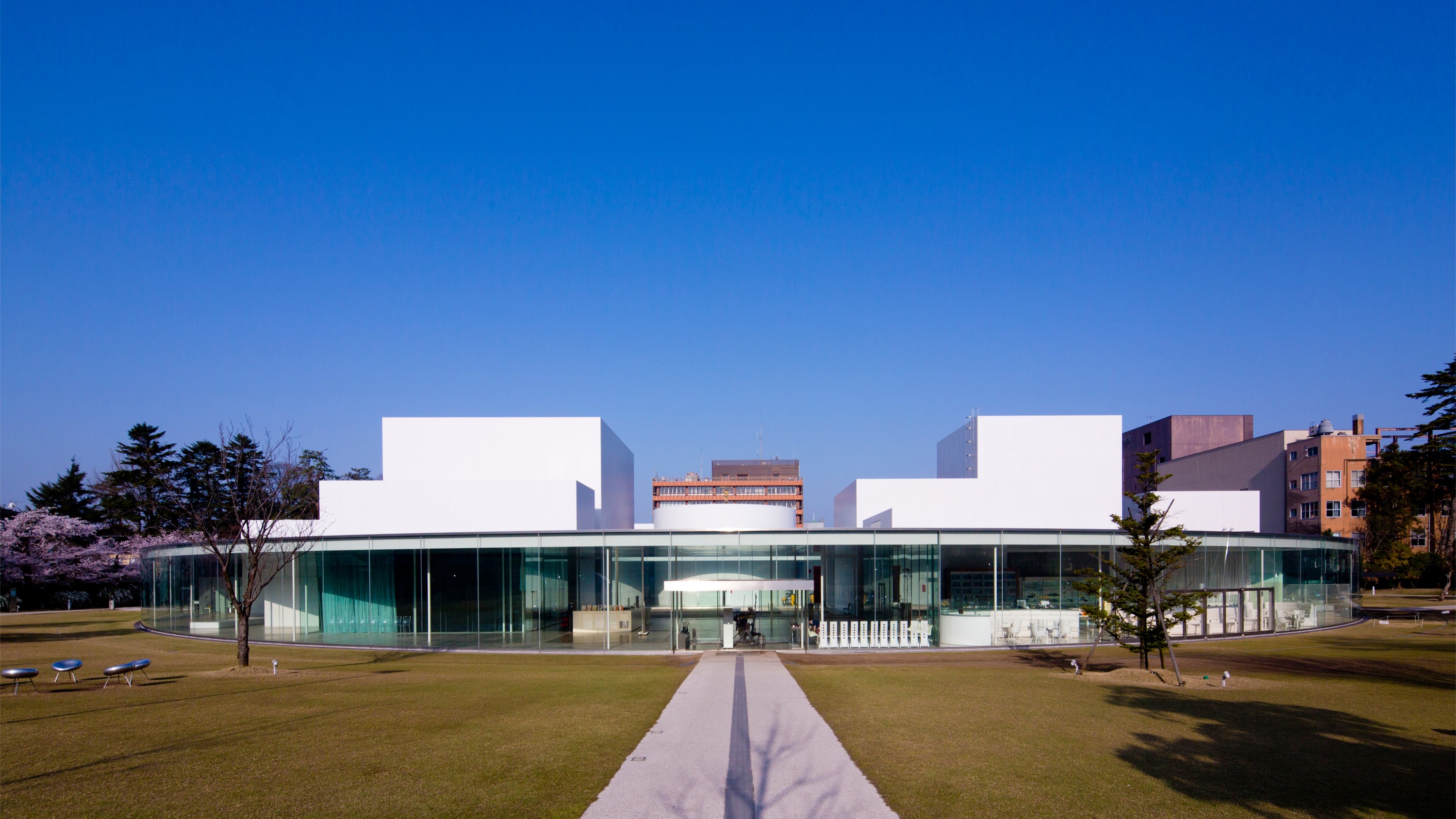 金沢21世紀美術館©金沢市　徒歩約12分