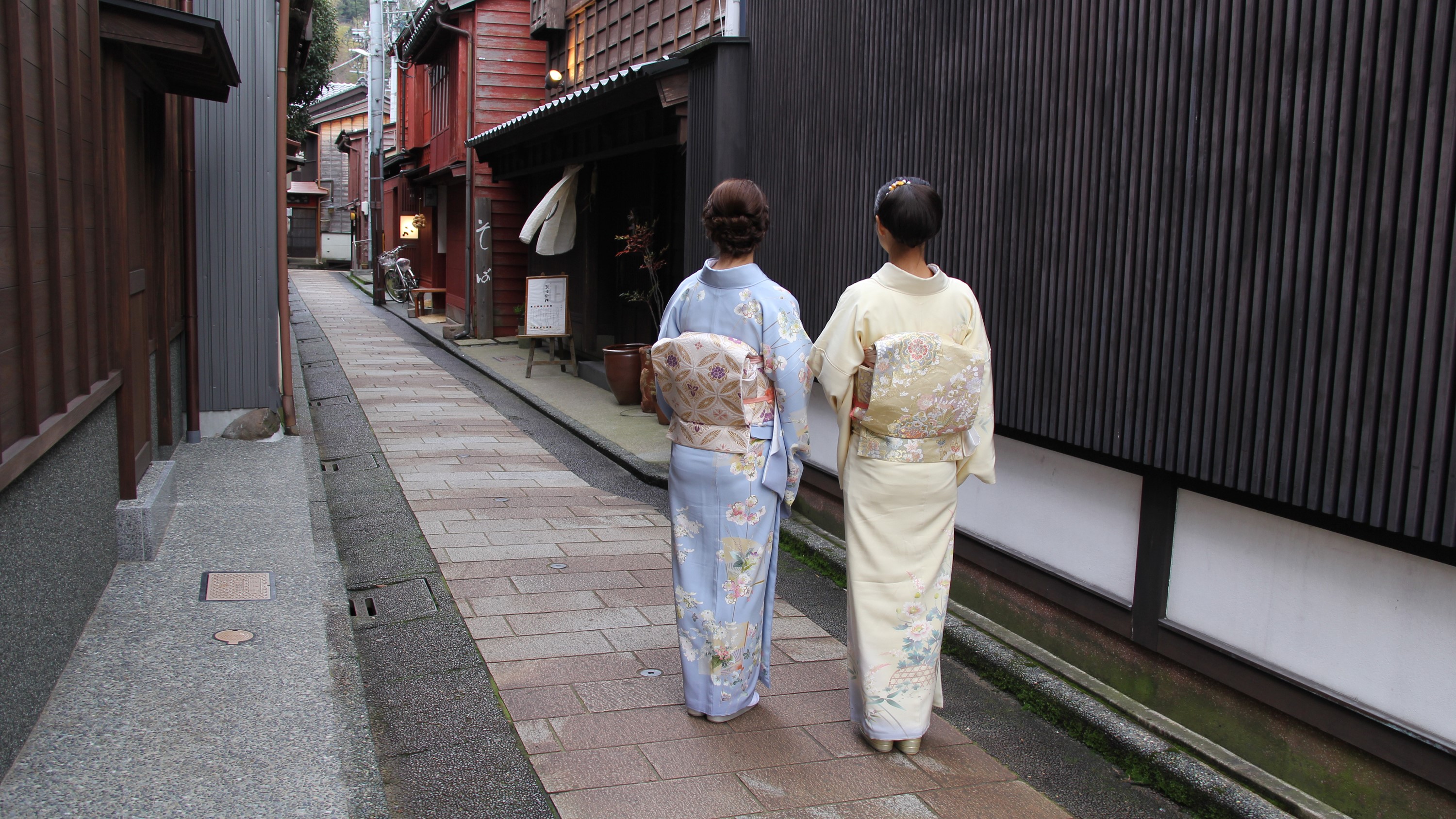 ひがし茶屋街©金沢市　徒歩約15分