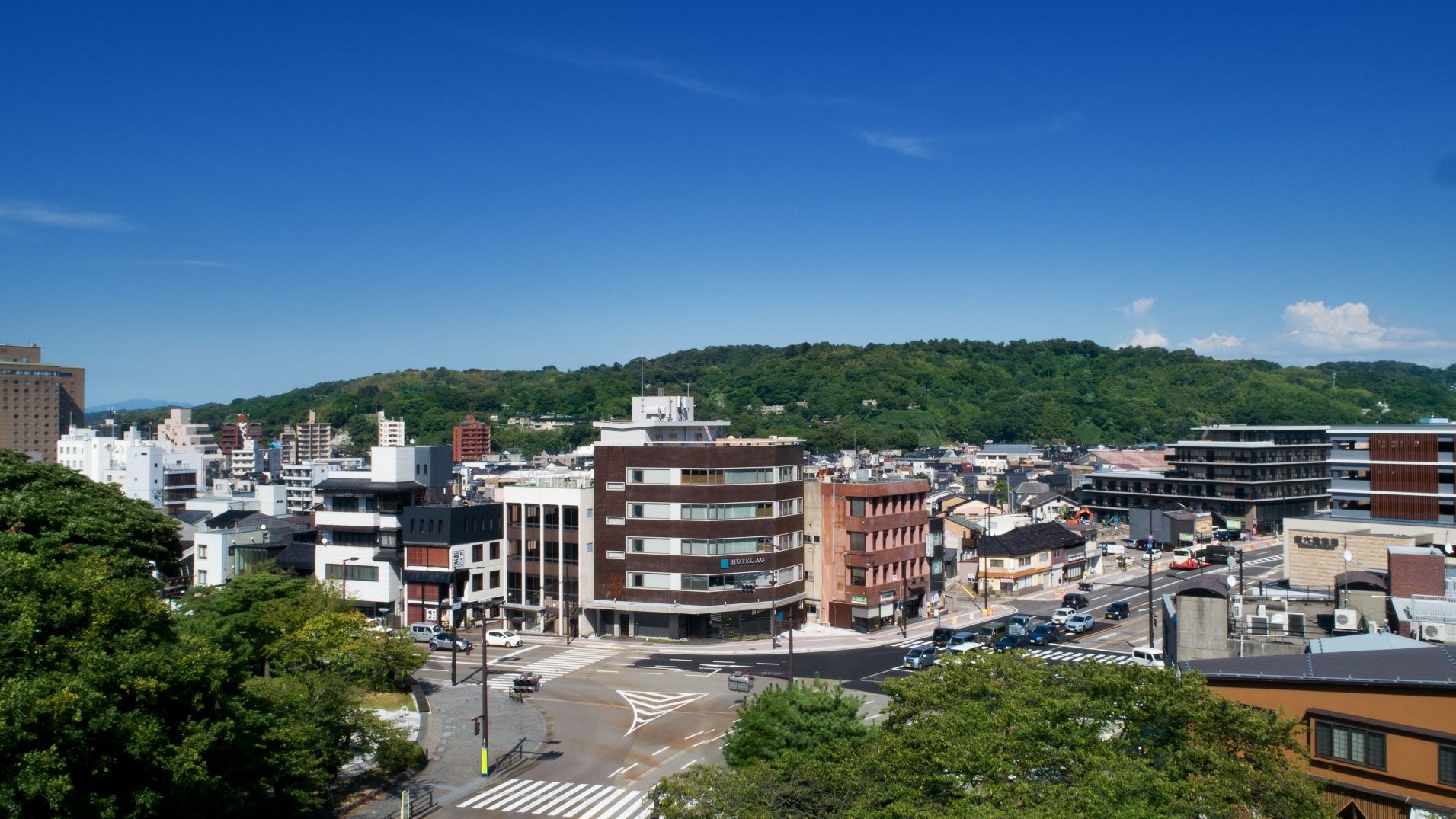 ホテル外観（昼）