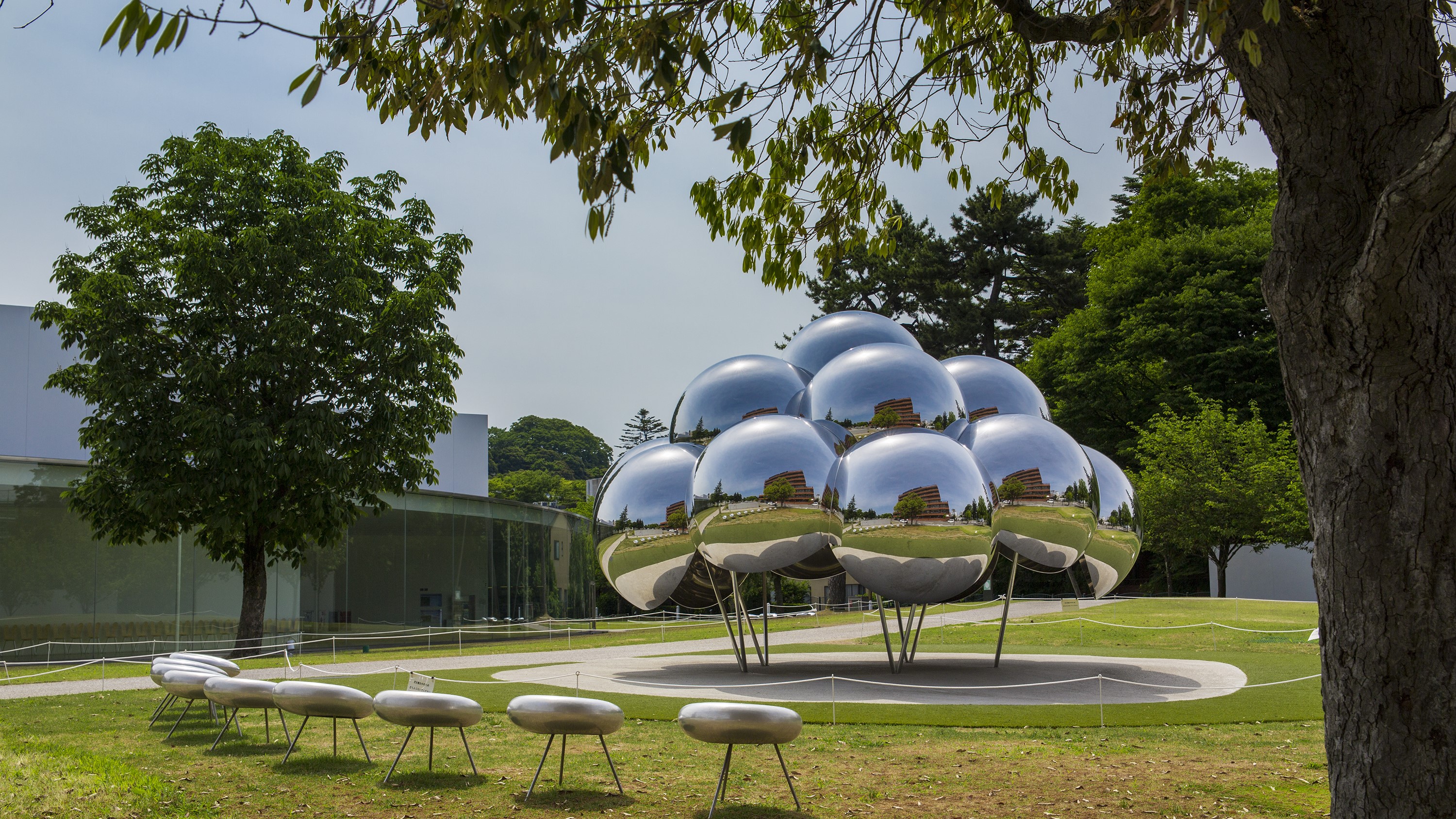 金沢21世紀美術館©金沢市　徒歩約12分