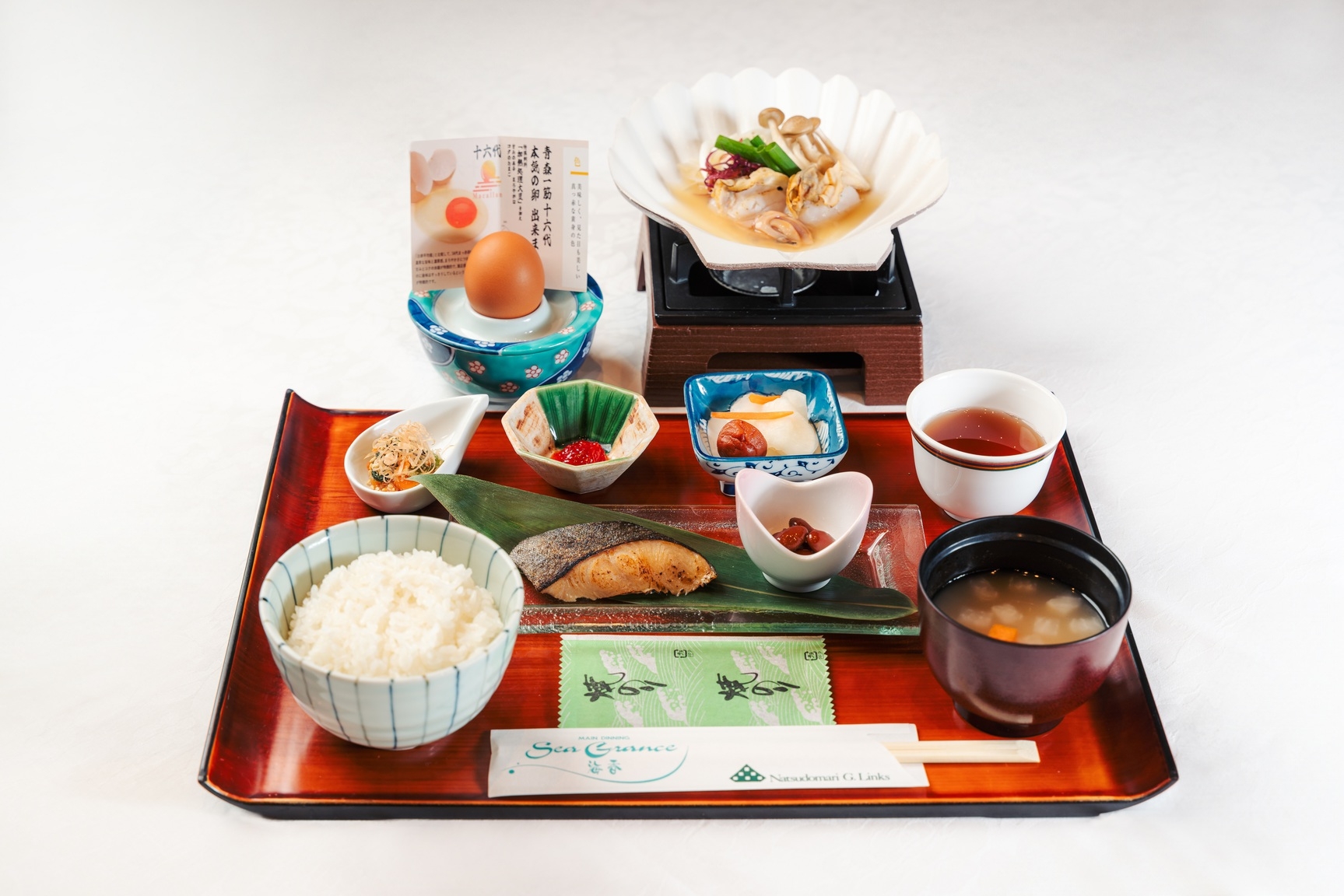 直前割【夕・朝食付】景色と過ごす、ゴルフ場ビューのロッジ　夕食は「夏泊ナチュラルキュイジーヌ」