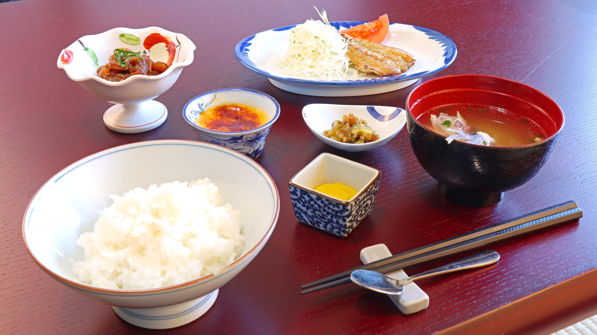 【朝食一例】漬け丼や干物など手作りの和朝食です