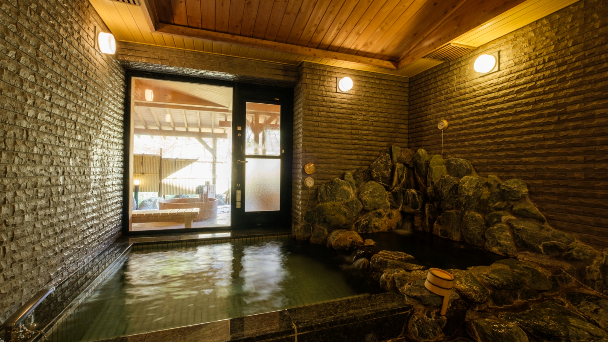 那須温泉郷として名高い栃木県那須町湯元から引いた温泉をお楽しみいただけます。