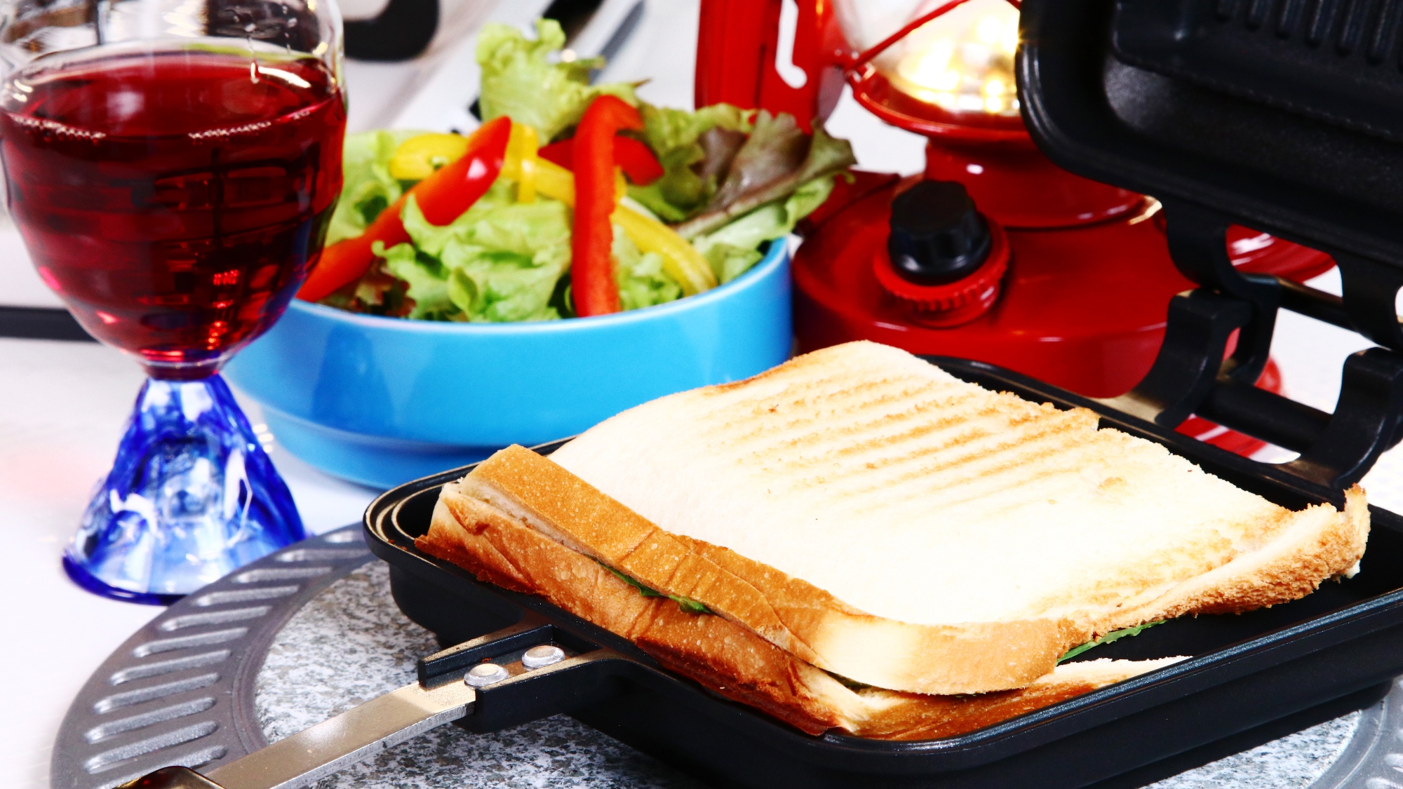たまコテ朝食◆作りたてのホットサンドとサラダをどうぞ♪