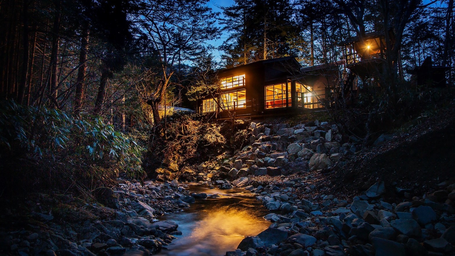 水の流れとともに山から降りてくる風を、思う存分感じていただくことができます。