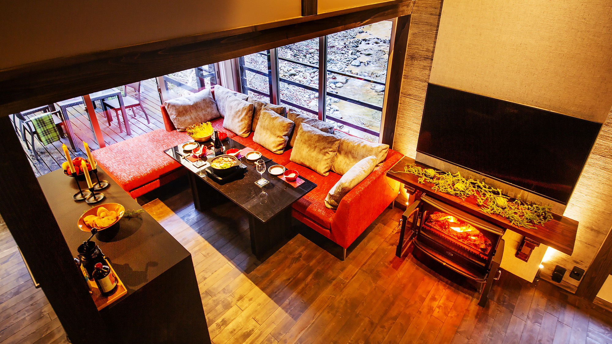 小さなキッチンと家電や食器が収納されたアイランドテーブルを設けました。