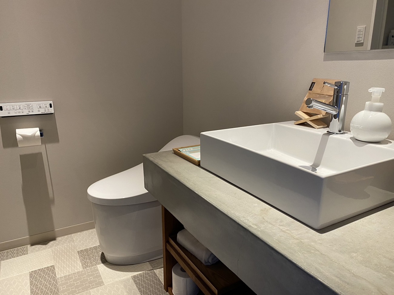 ロキデ本館＜洗面・トイレ＞