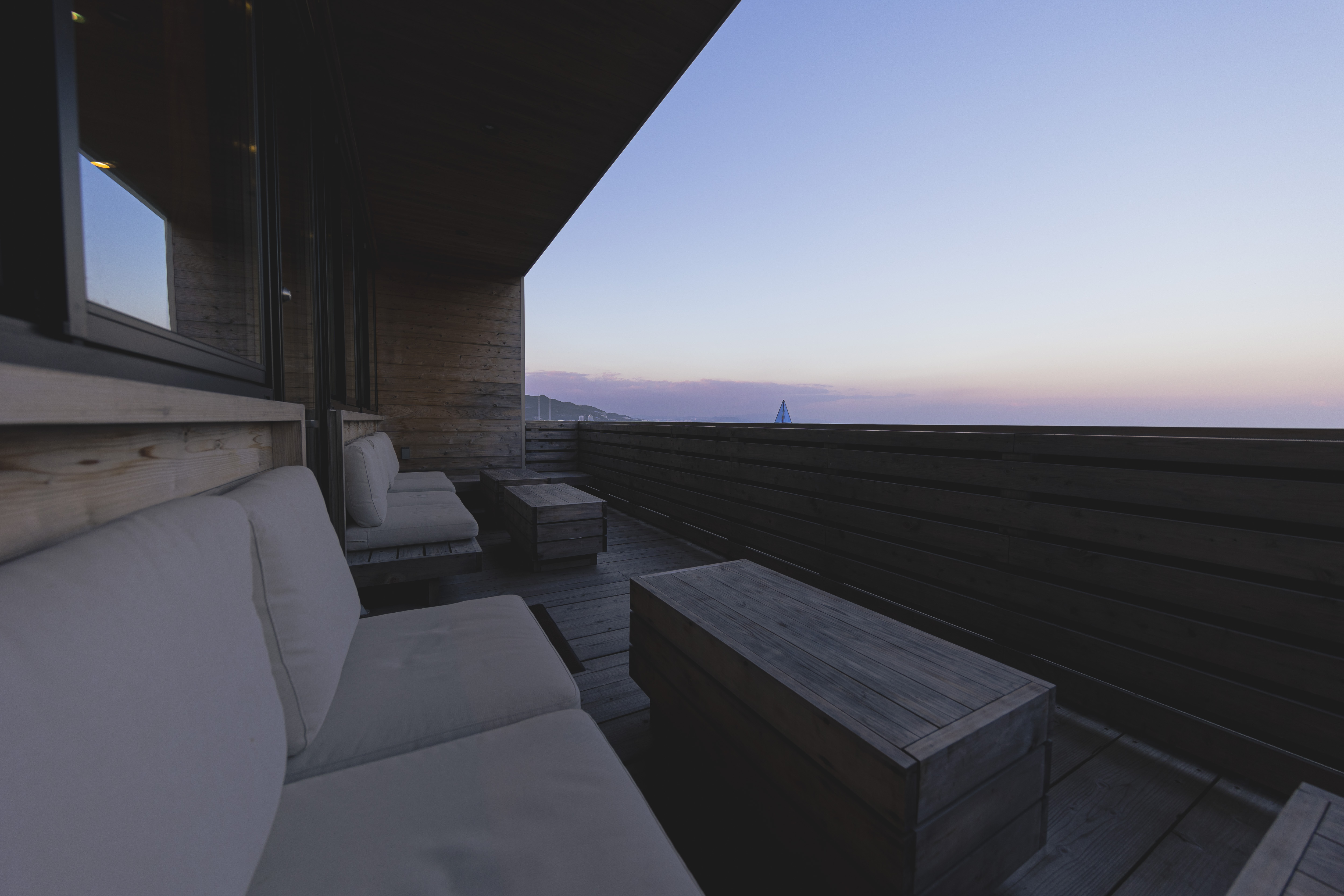 夕暮れのテラス