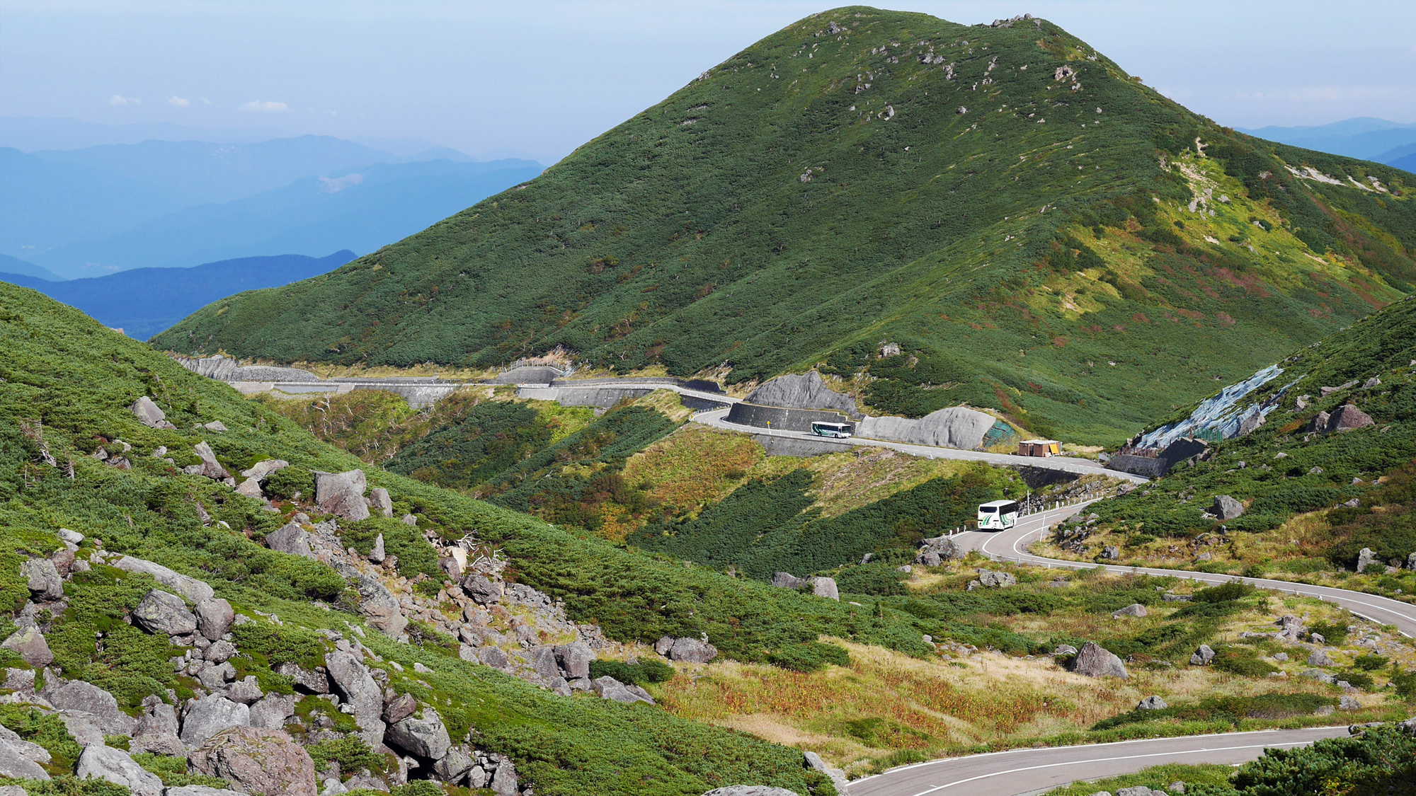 乗鞍岳は初心者や上級者まで楽しめる数々の登山コースの他、お花畑散策道、ご来光など楽しみ方も盛り沢山！