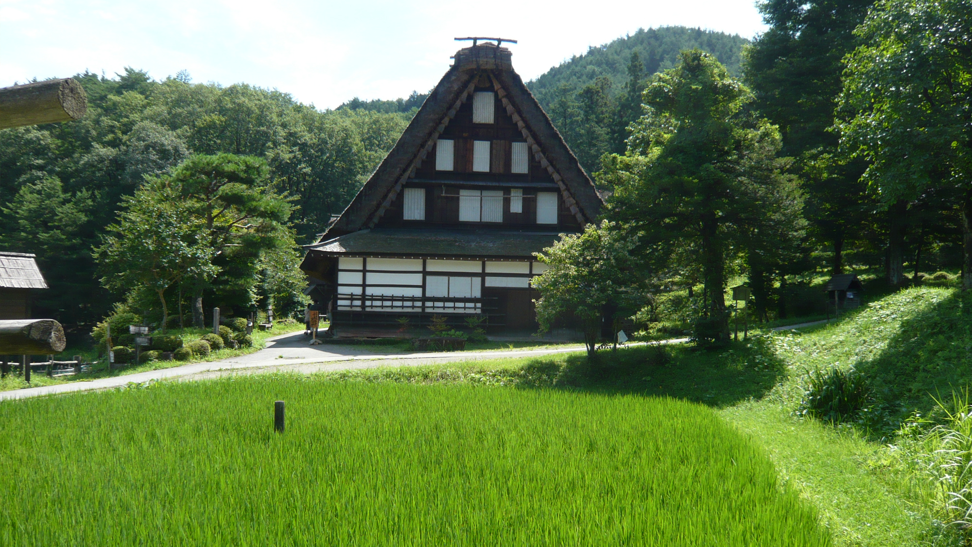 高山市内で合掌造りが見られるのは『飛騨の里』。白川郷まで行く時間がない方はぜひこちらへ。