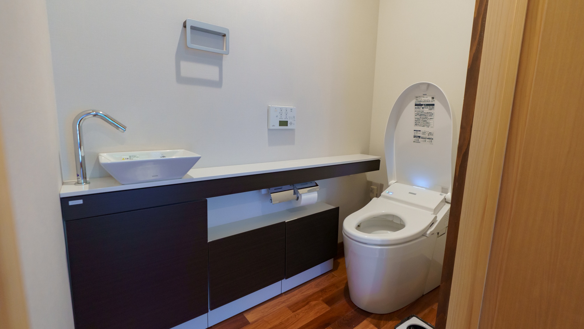 【客室】デラックスツイン：お客様に快適にお過ごしいただけるよう、徹底した清掃をおこなっております。