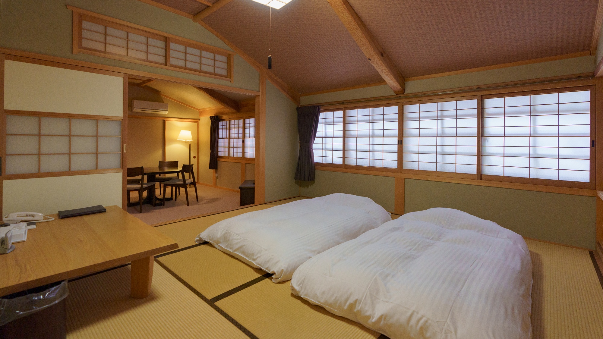 【客室】和洋室スイート：和洋室のお部屋のみ、寝具は敷布団をご用意しております。