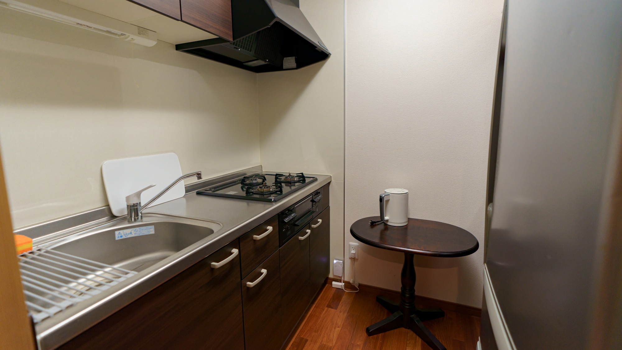 【設備】ミニキッチンがございます。簡単な調理にご利用いただけます。