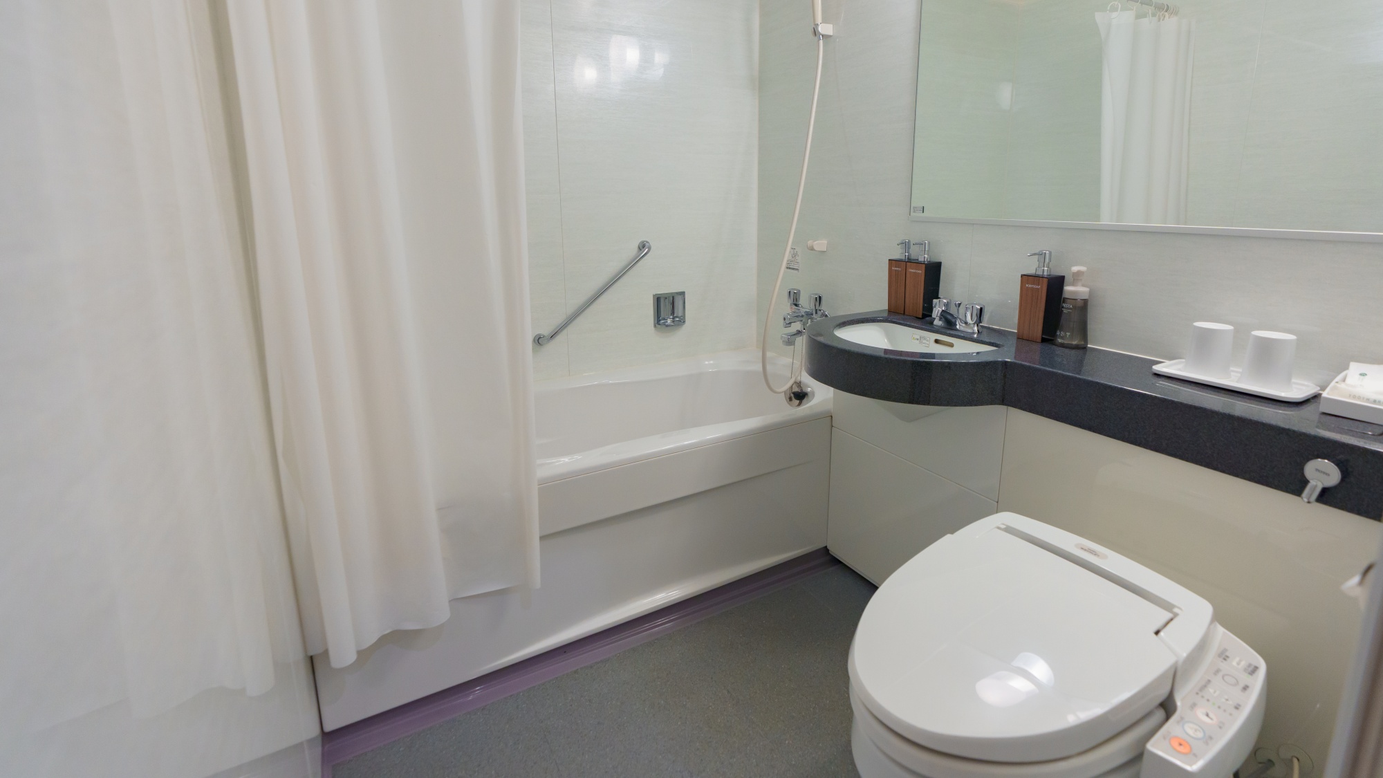 【客室】スタンダードツインがユニットバスタイプとなっております。