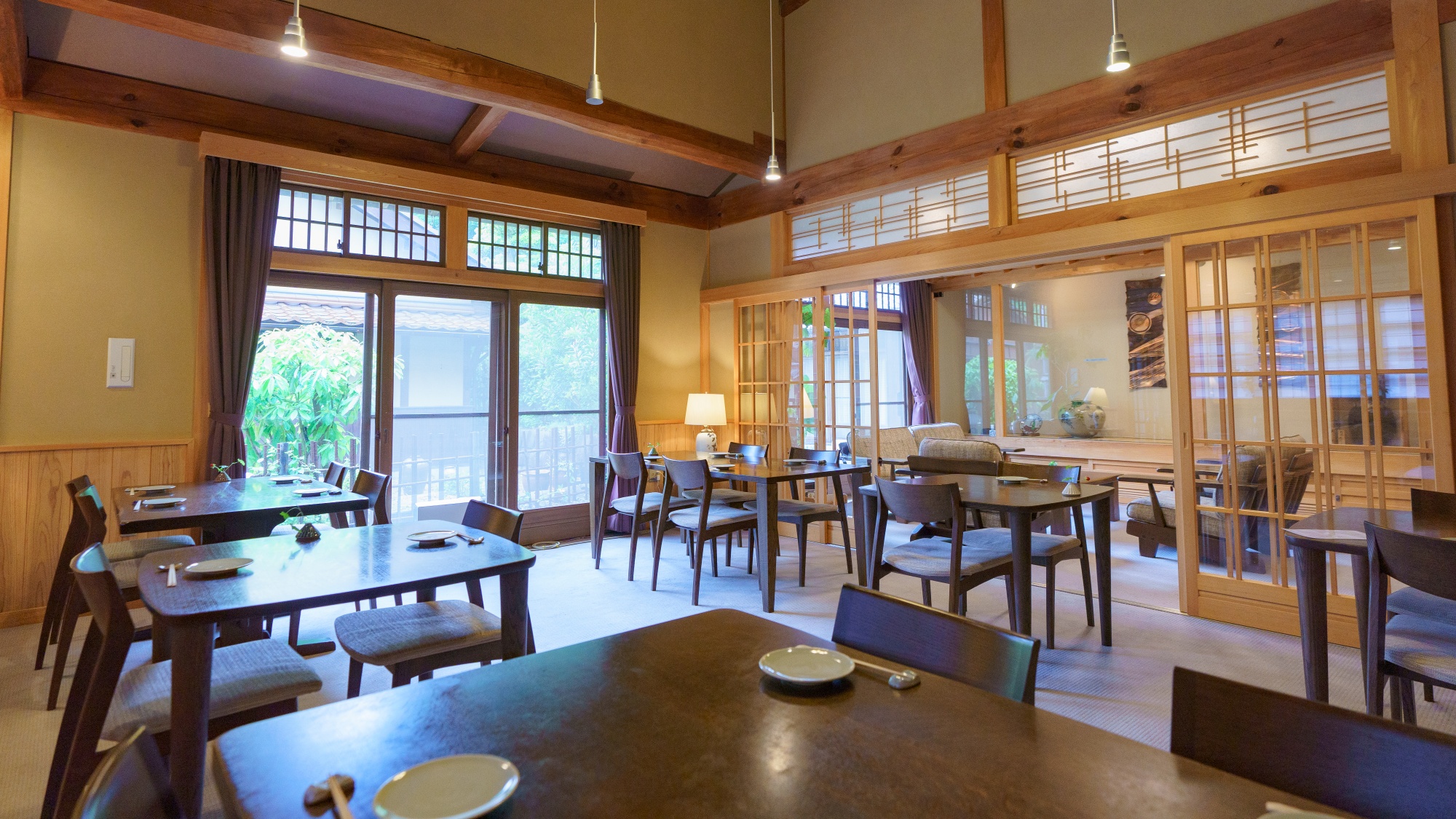 【食事処】ご宿泊のお客様は、こちらでお食事をご用意いたします。