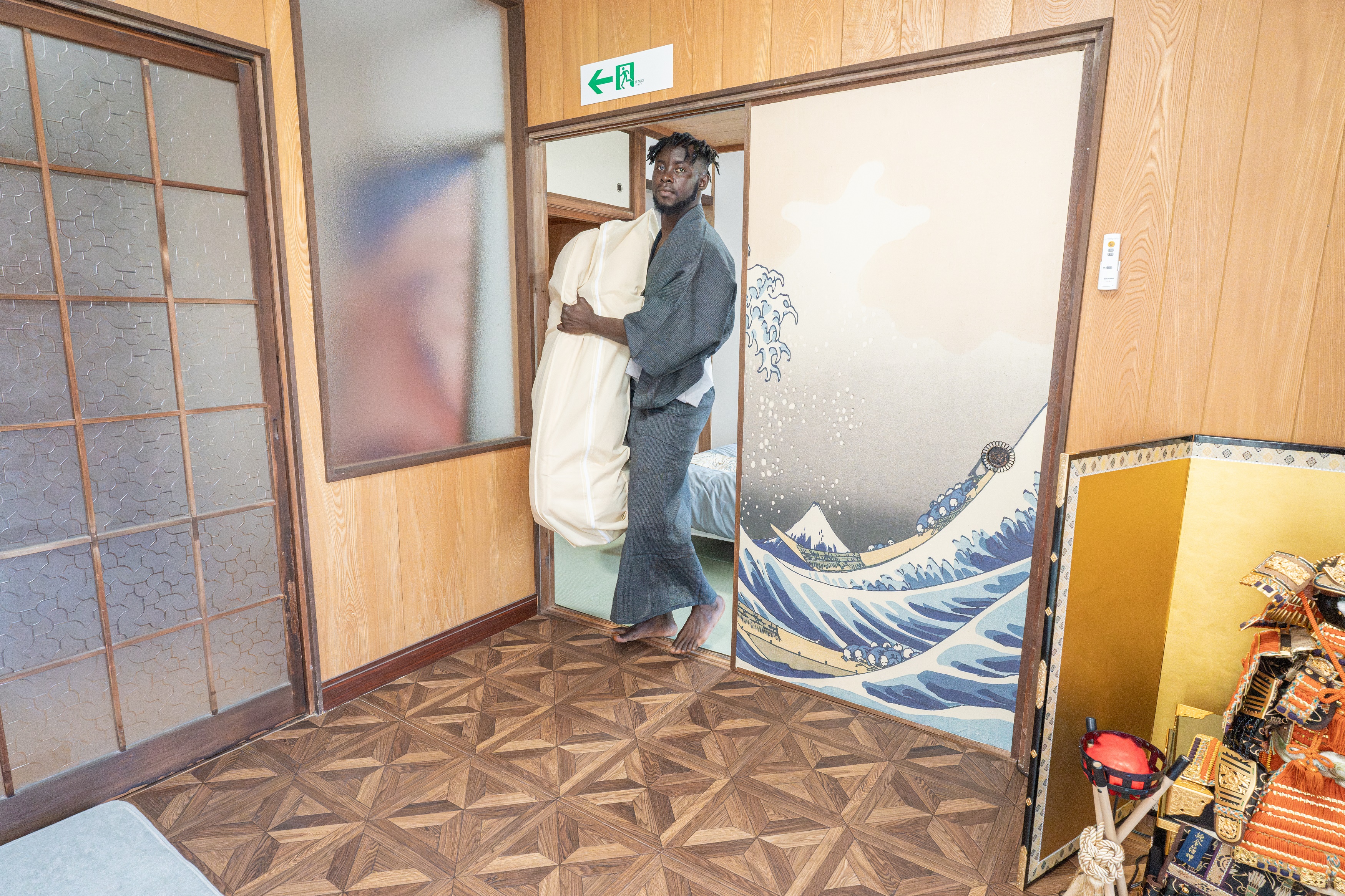 1階洋室・浮世絵・葛飾北斎・神奈川沖浪裏・五月人形・鎧飾り