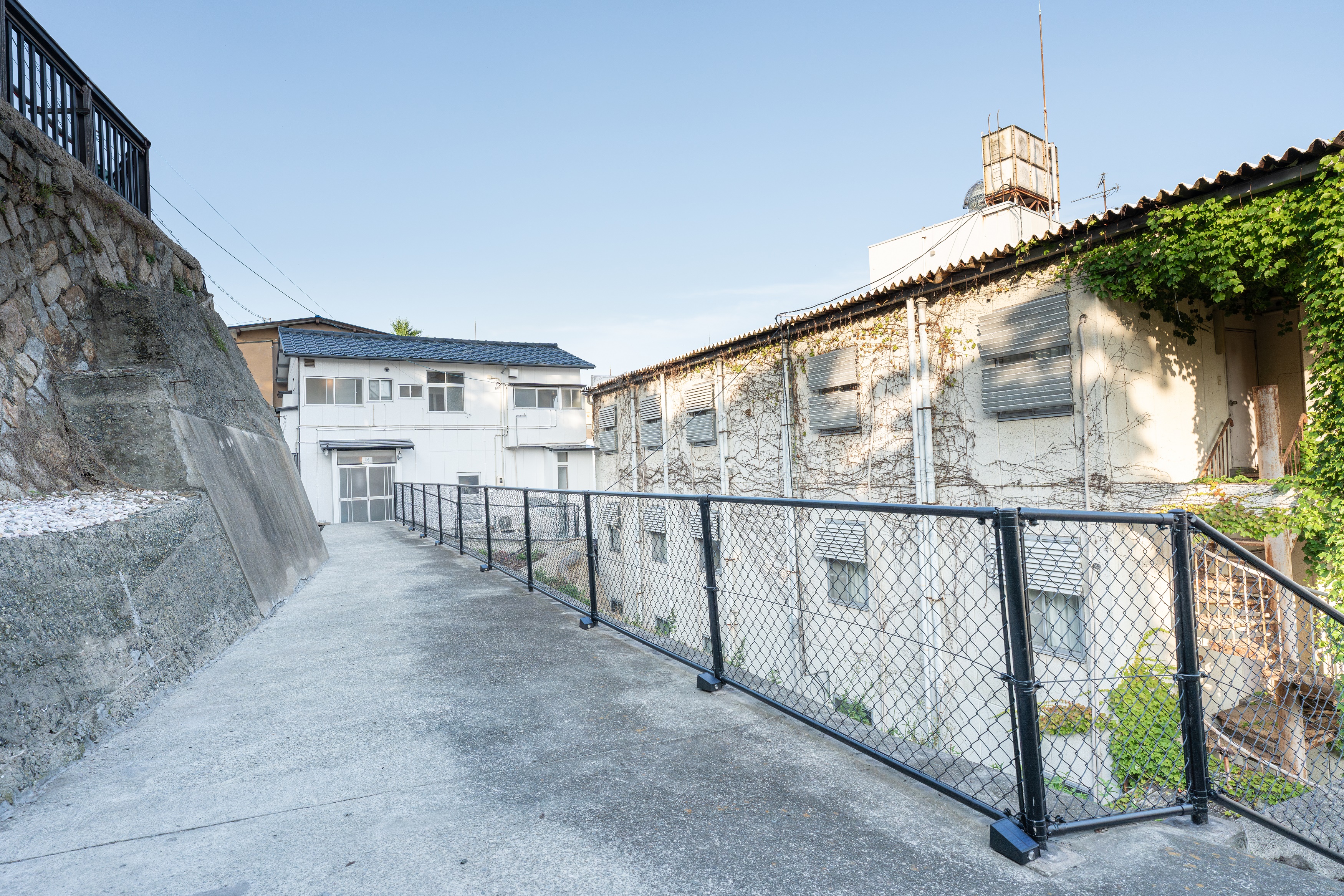 インジホテル下関・建物外観・通路より