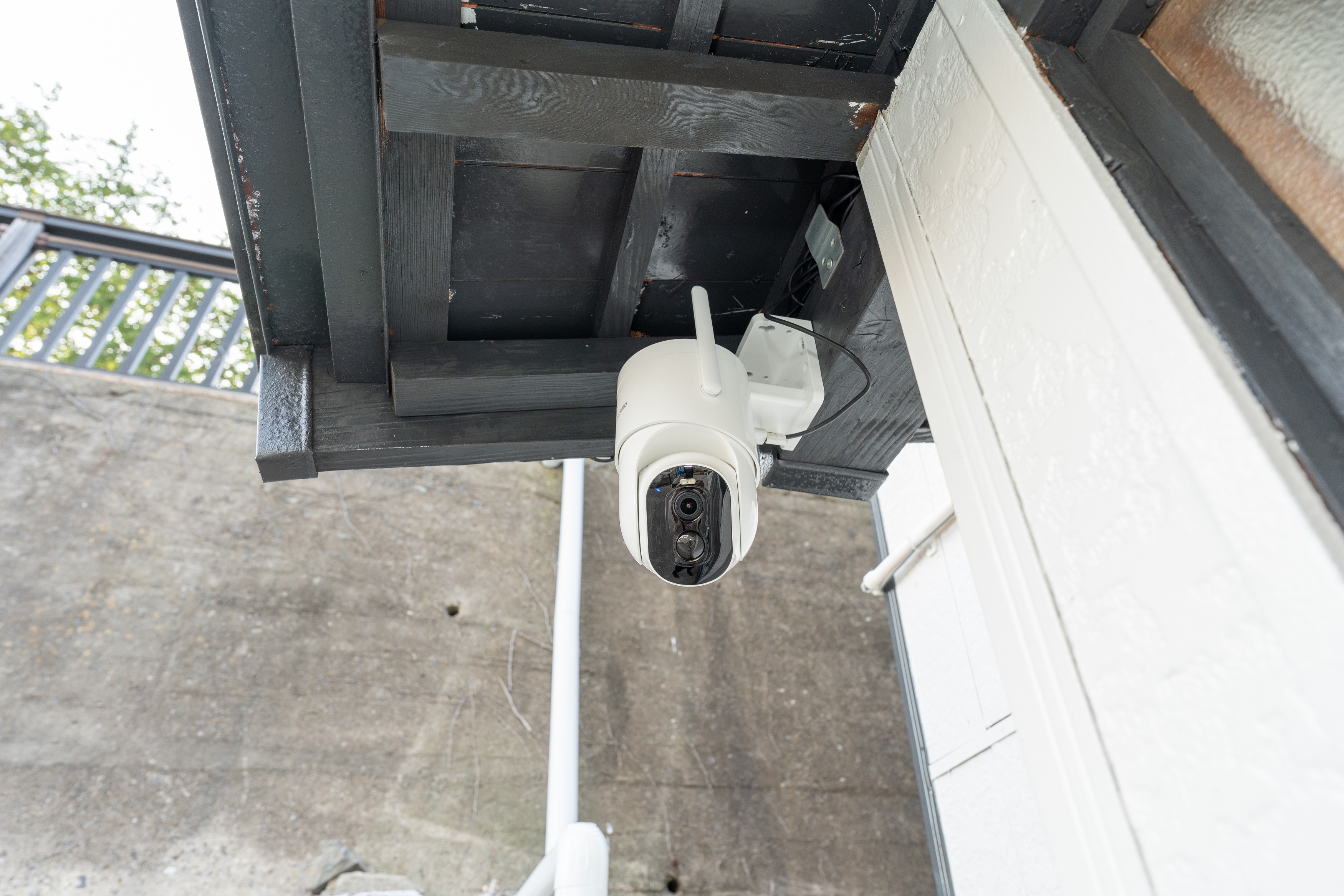 インジホテル下関・玄関脇・セキュリティカメラ