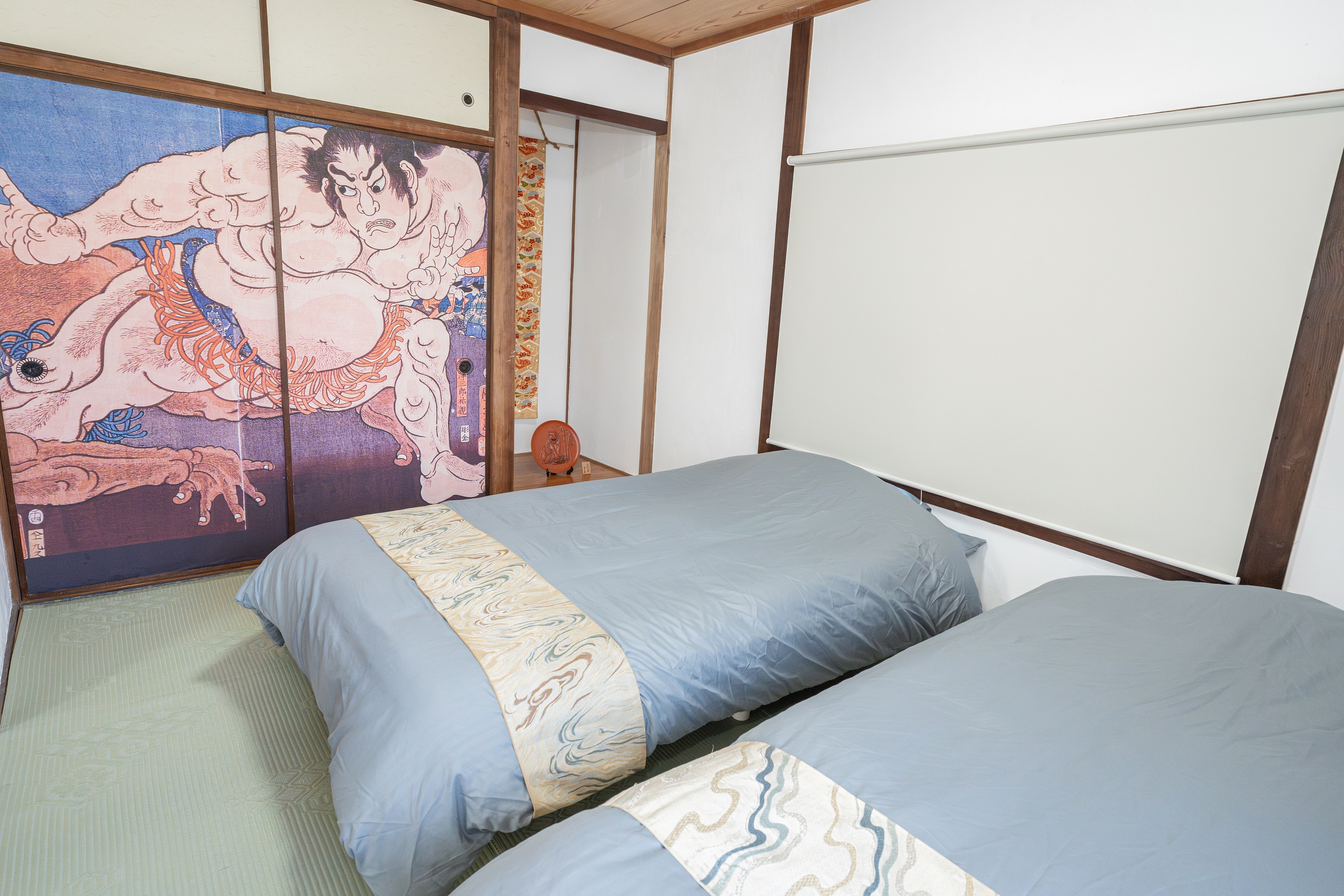 Bedroom 3: Ukiyo-e, Utagawa Kuniyoshi, Akazawayama Sumo