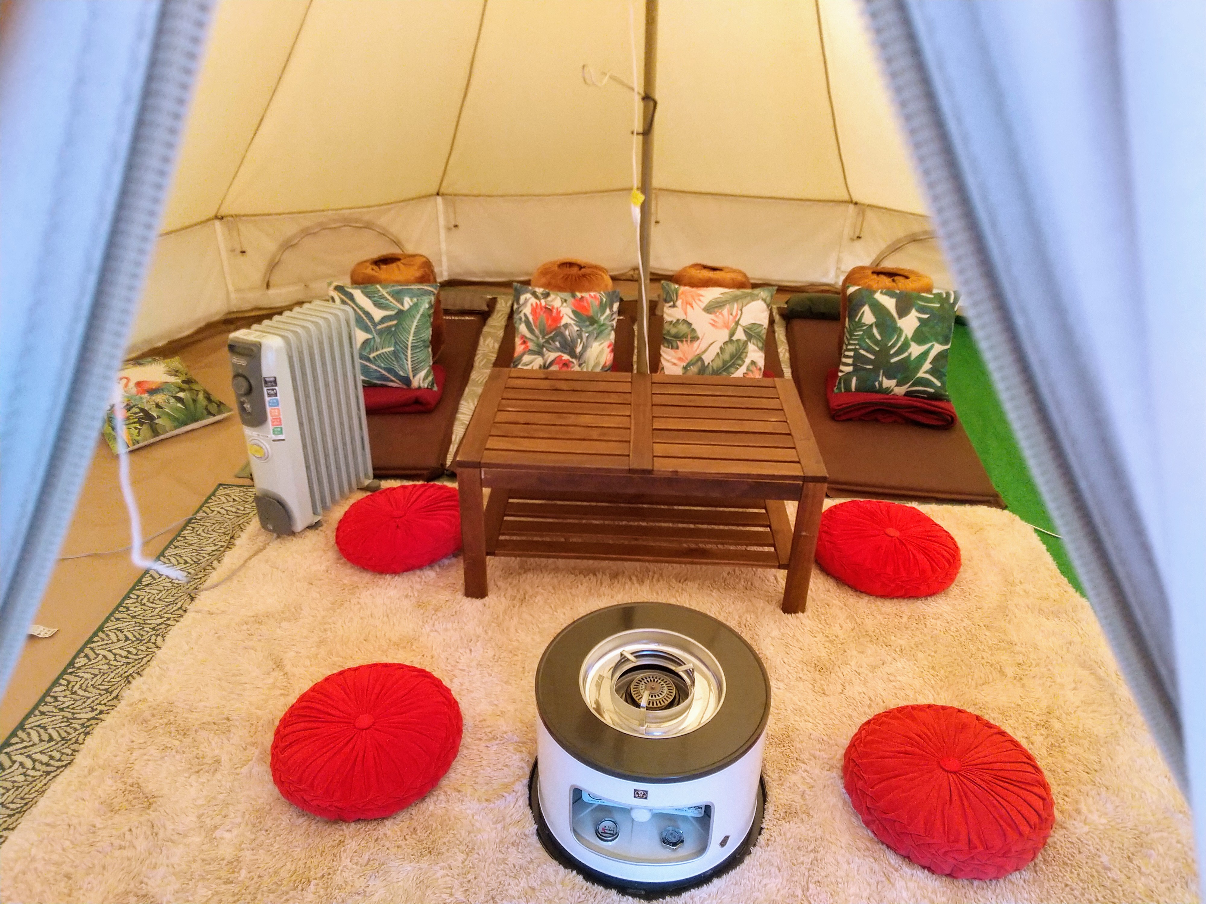 冬のマヒナテントの中