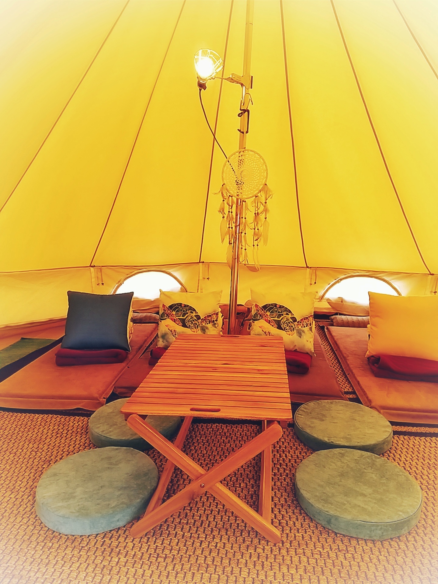 HONUサイトのテントの中