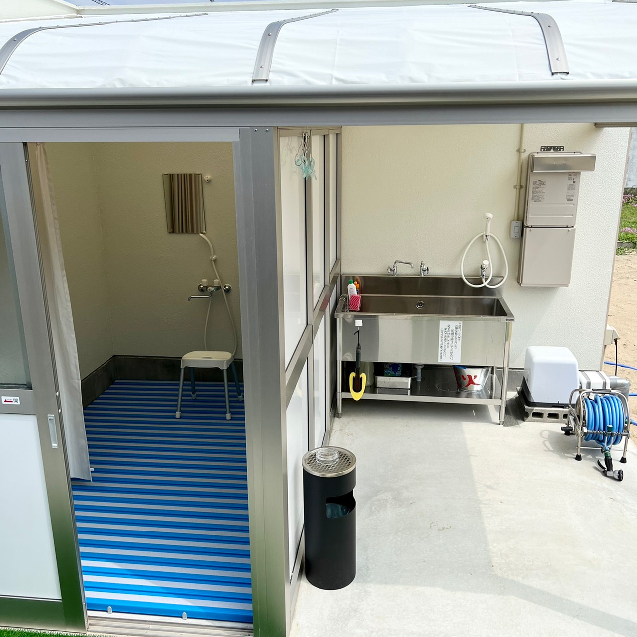 【屋外シャワー・炊事場】