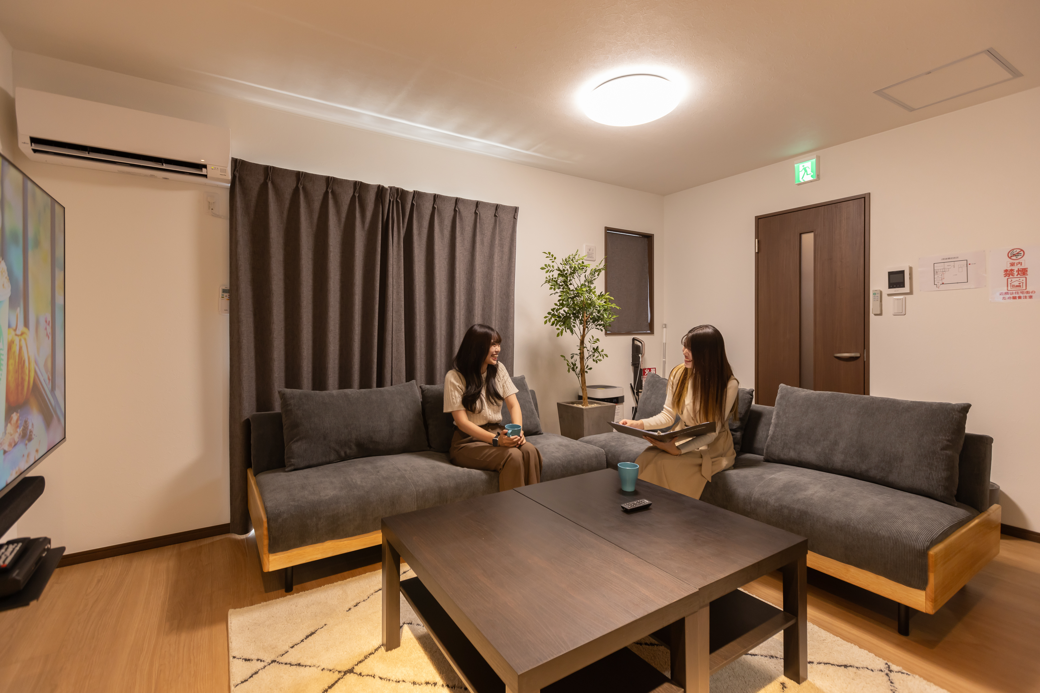 リビング　４人掛けソファ