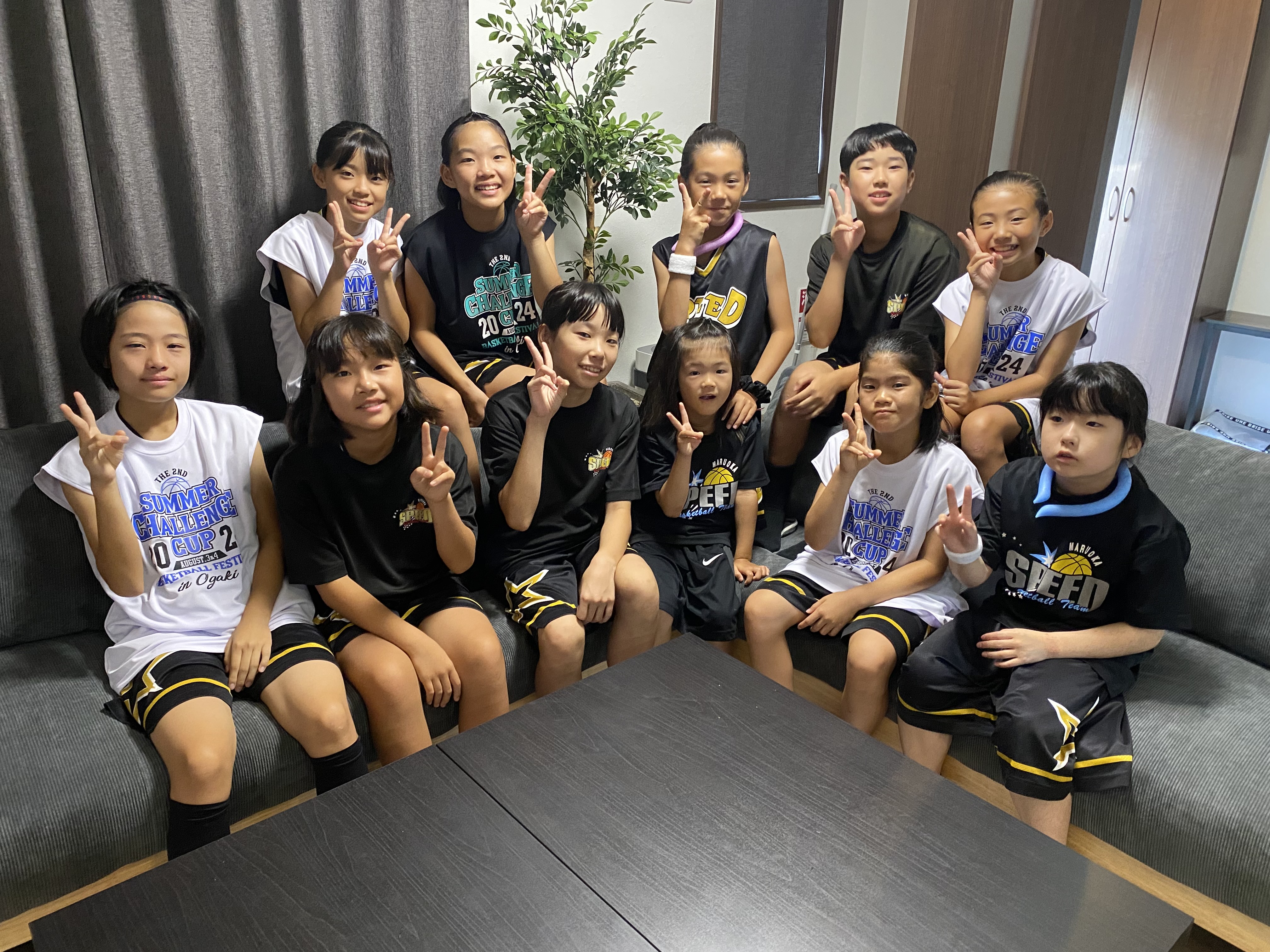 リビング　４人掛けソファ