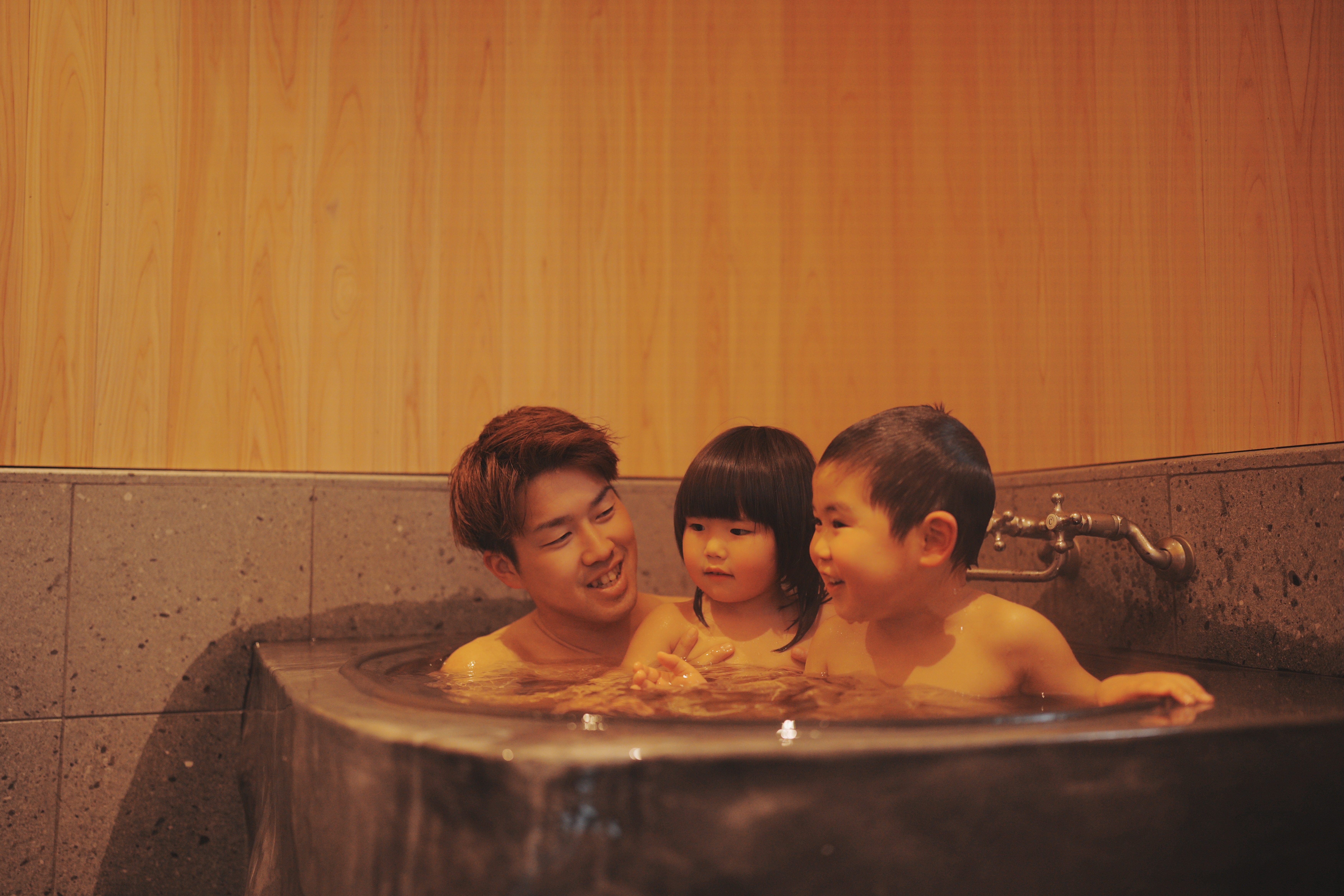 薪をつかって風呂を焚く「五右衛門風呂」