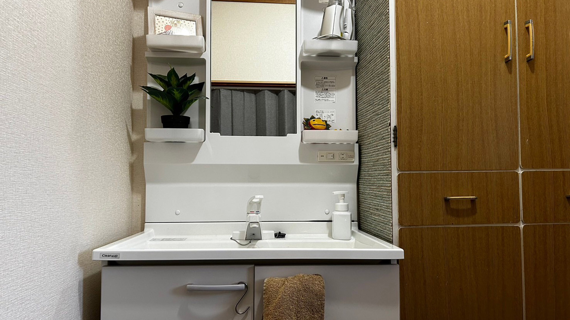 ・【洗面所】十分な広さがあり、慌ただしい朝も穏やかに準備ができます