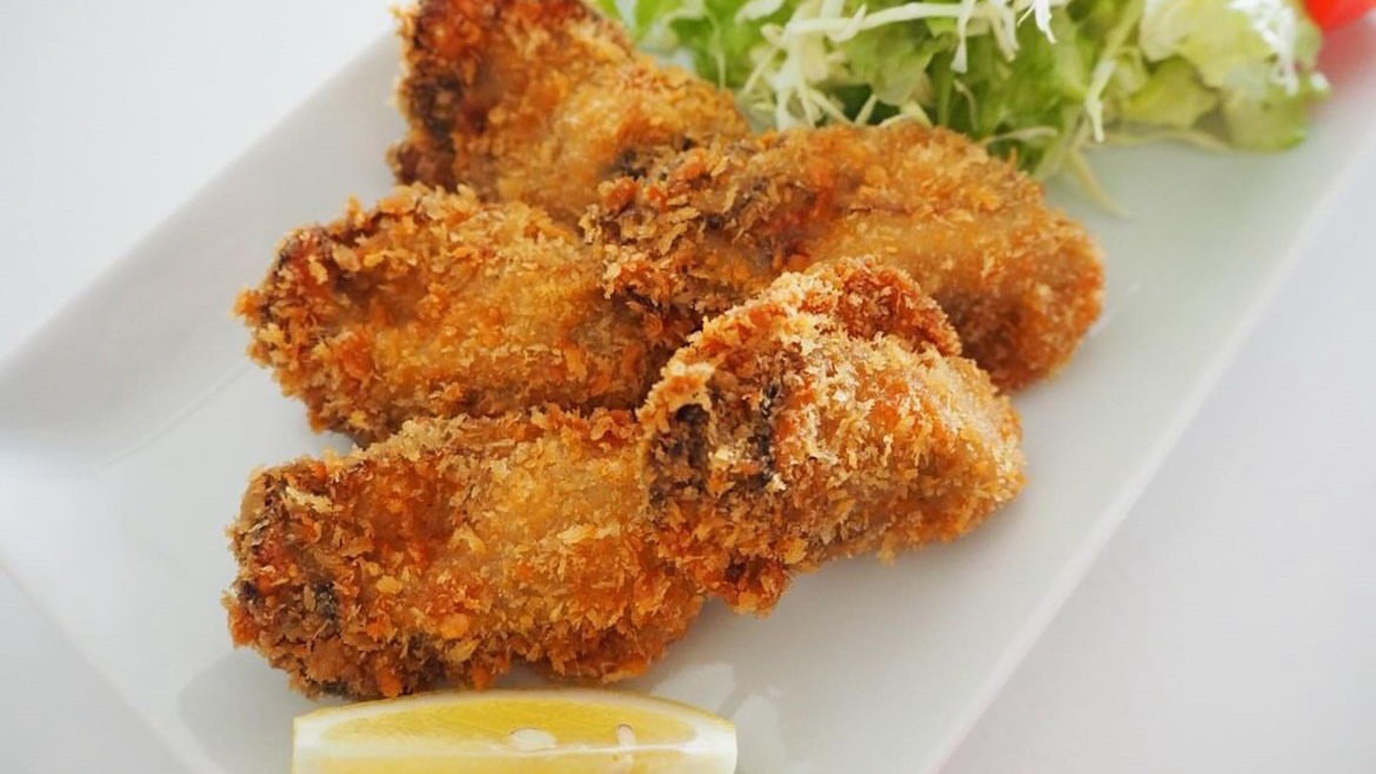 ・【夕食】ふっくらサクサクに揚げた牡蠣のフライ