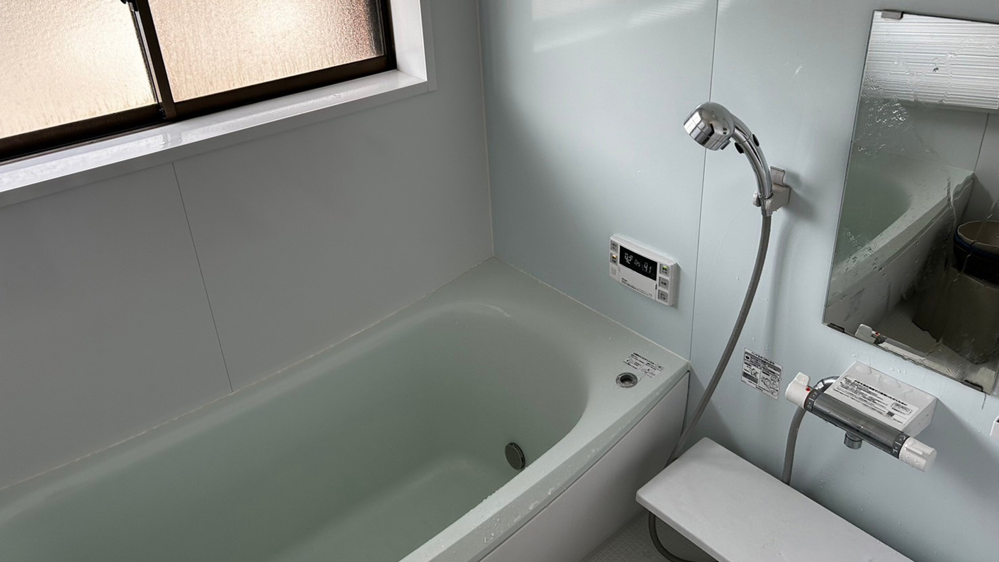 ・【浴室】ゆったりとした浴槽で体を温め、日々の疲れを癒してください