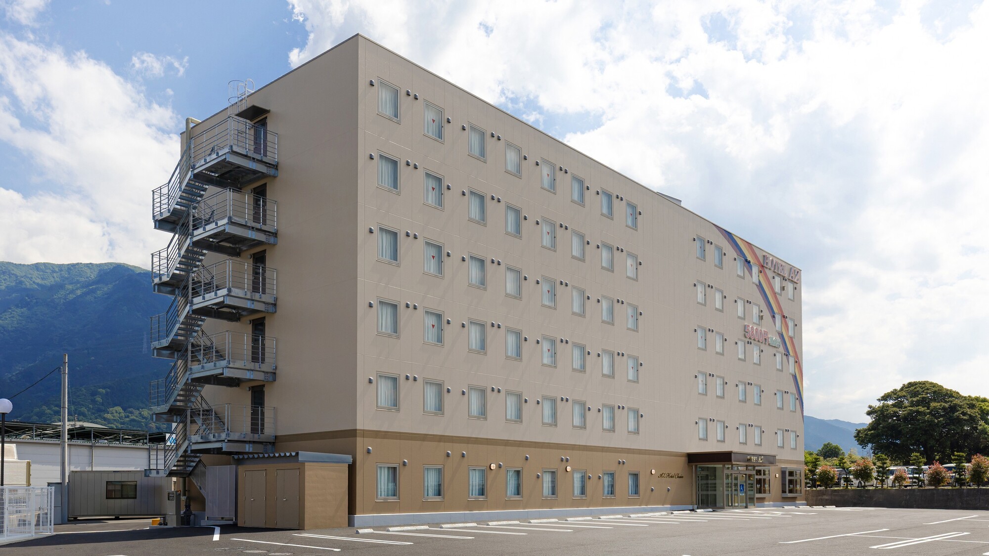 ホテル外観 昼