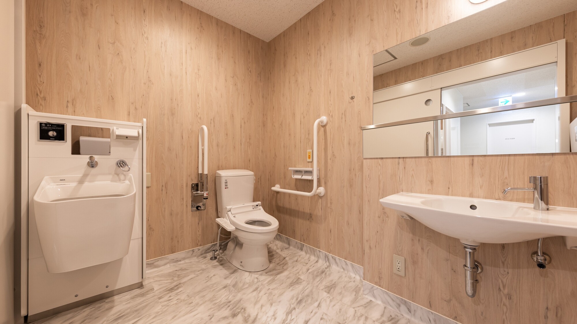 1階車椅子トイレ