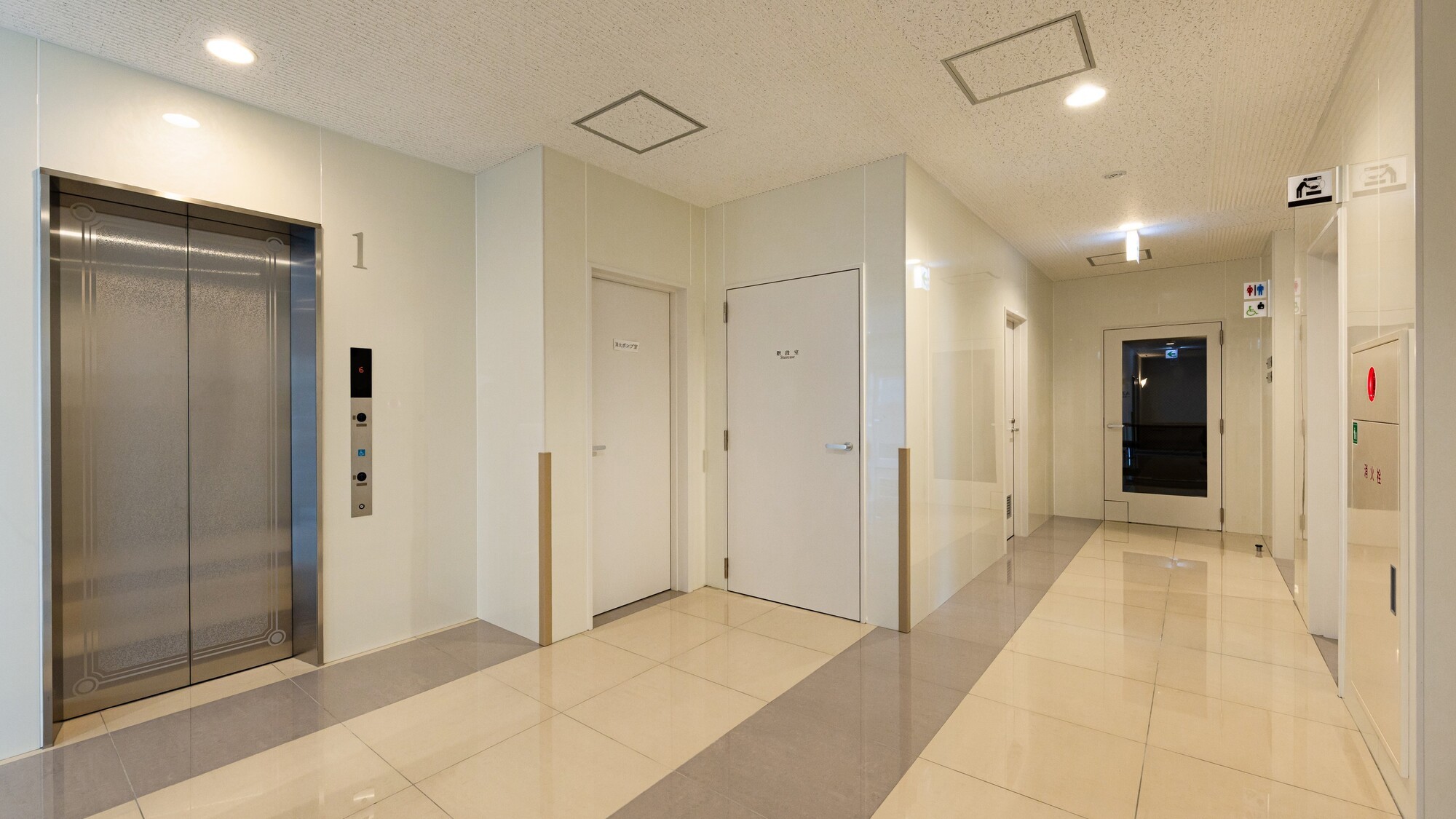 1階エレベーターホール