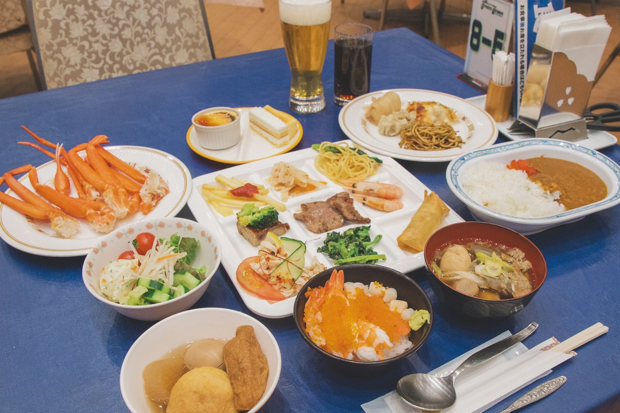 ★昭和レトロ【ご褒美バイキングプラン】カニや牛タン食べ放題!スタンダートプラン