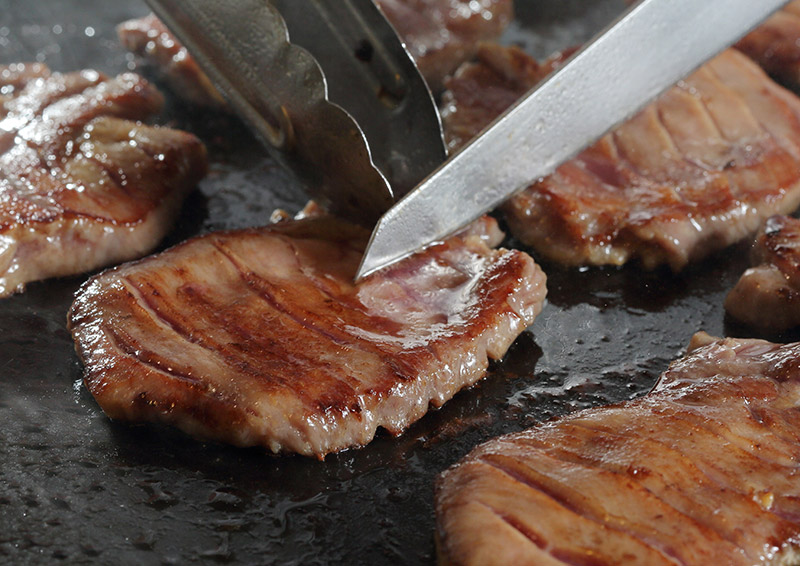 牛タンがさらに美味しく生まれ変わりました！歯ごたえ・旨みギッシリの厚切り牛舌。