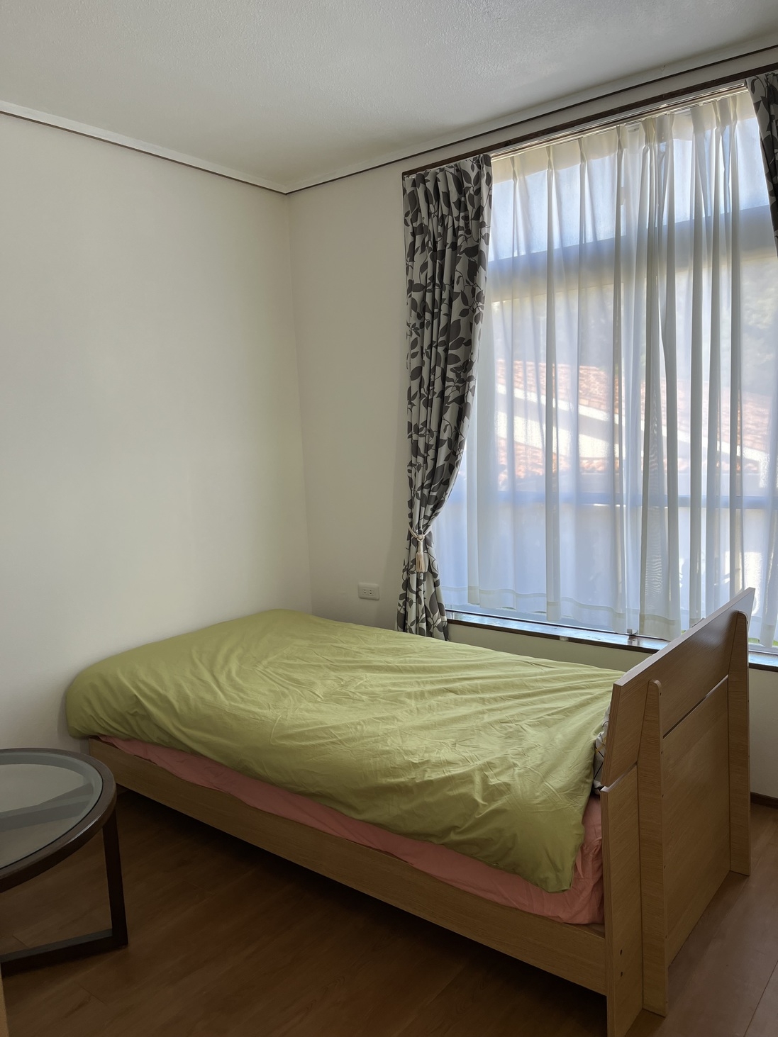 美ら海水族館近く・那覇空港バス停は、徒歩圏内！バス旅も便利！カギ付き個室（バス＆トイレ共用）