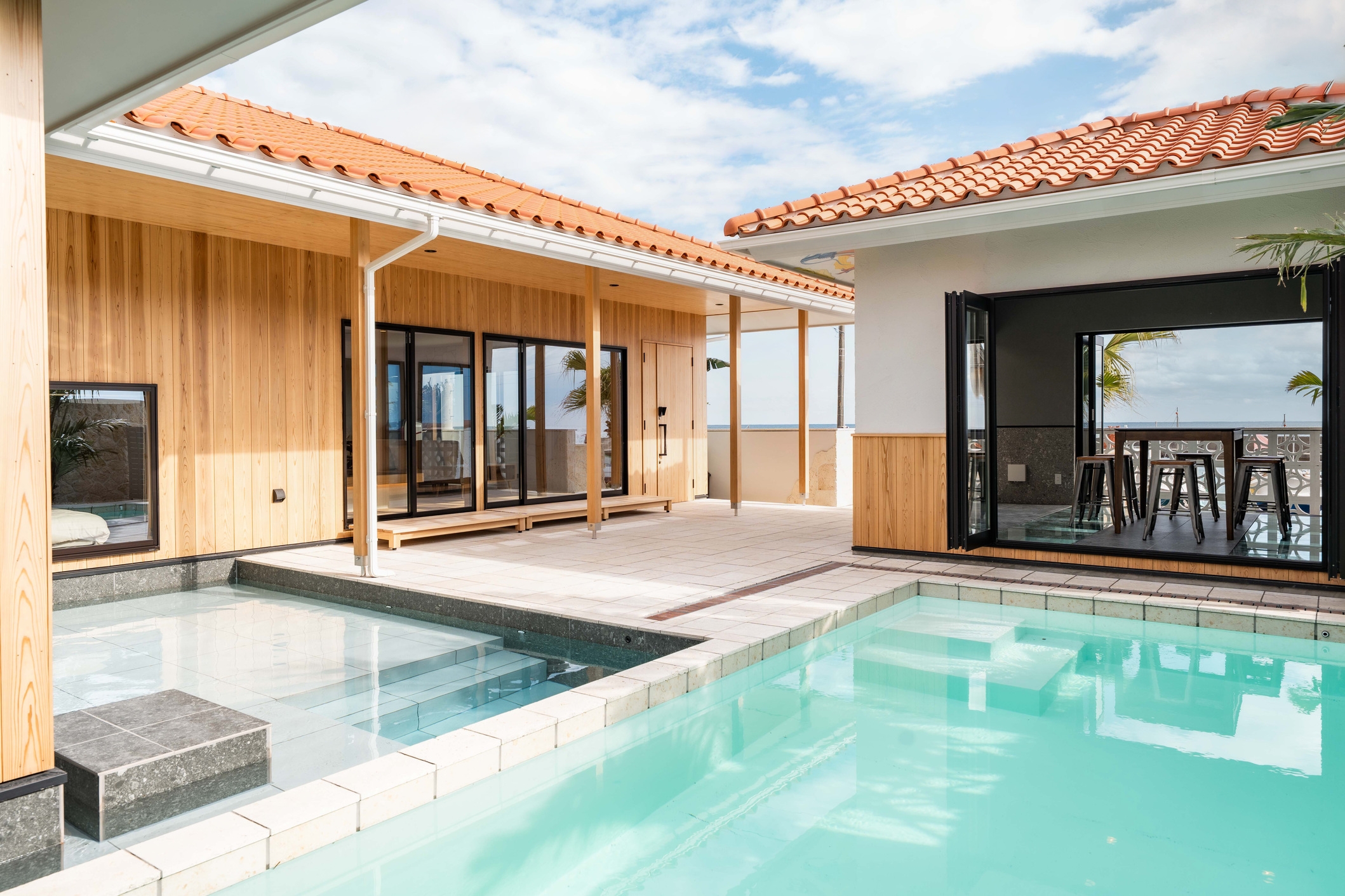 【楽天スーパーSALE】【＼千葉の琉球空間／】天然南房総温泉/サウナ/室内BBQ棟付《2~6名利用》