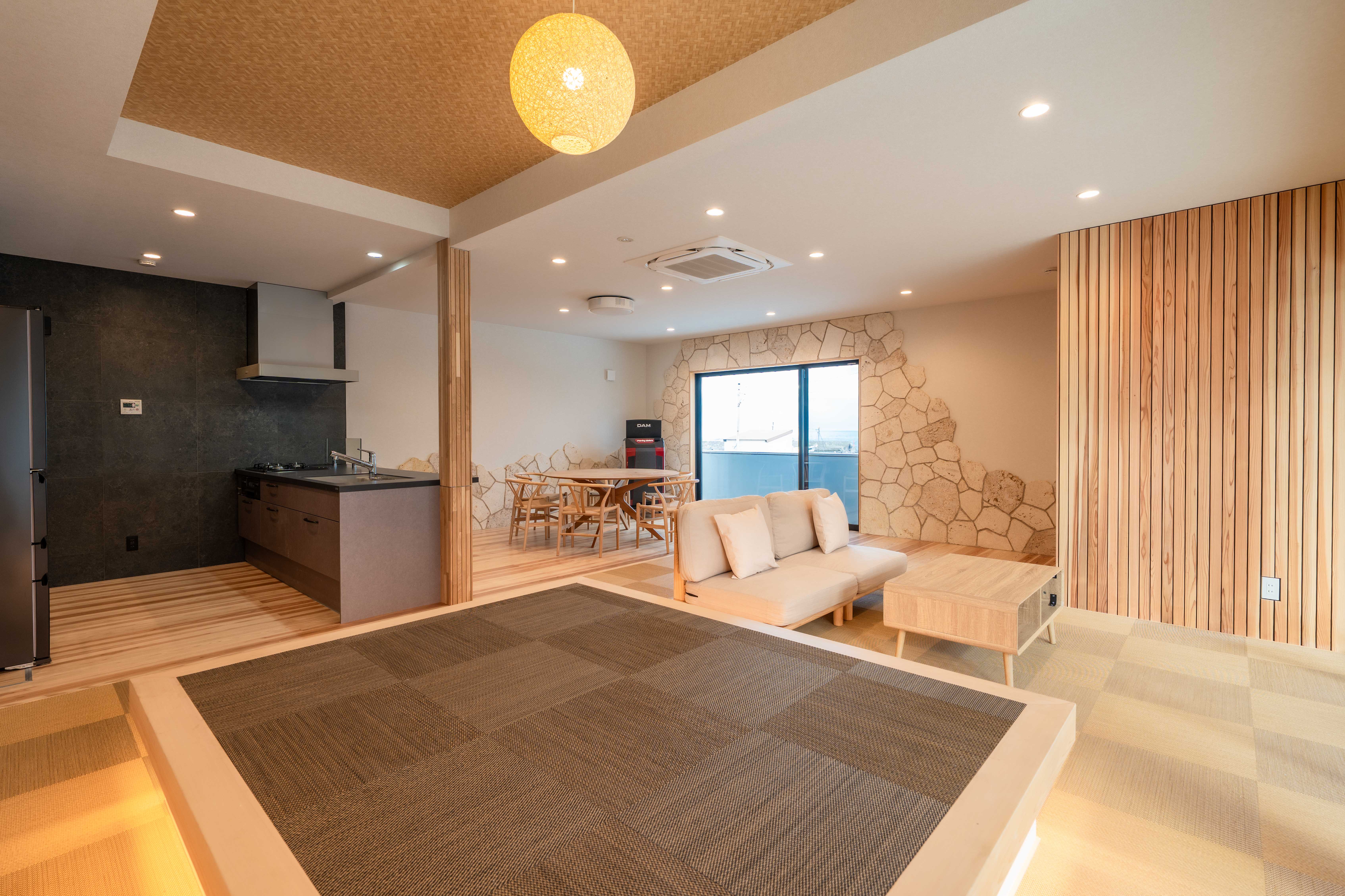 【蒼望楼concept琉球】琉球畳に布団を敷いての就寝も可能。