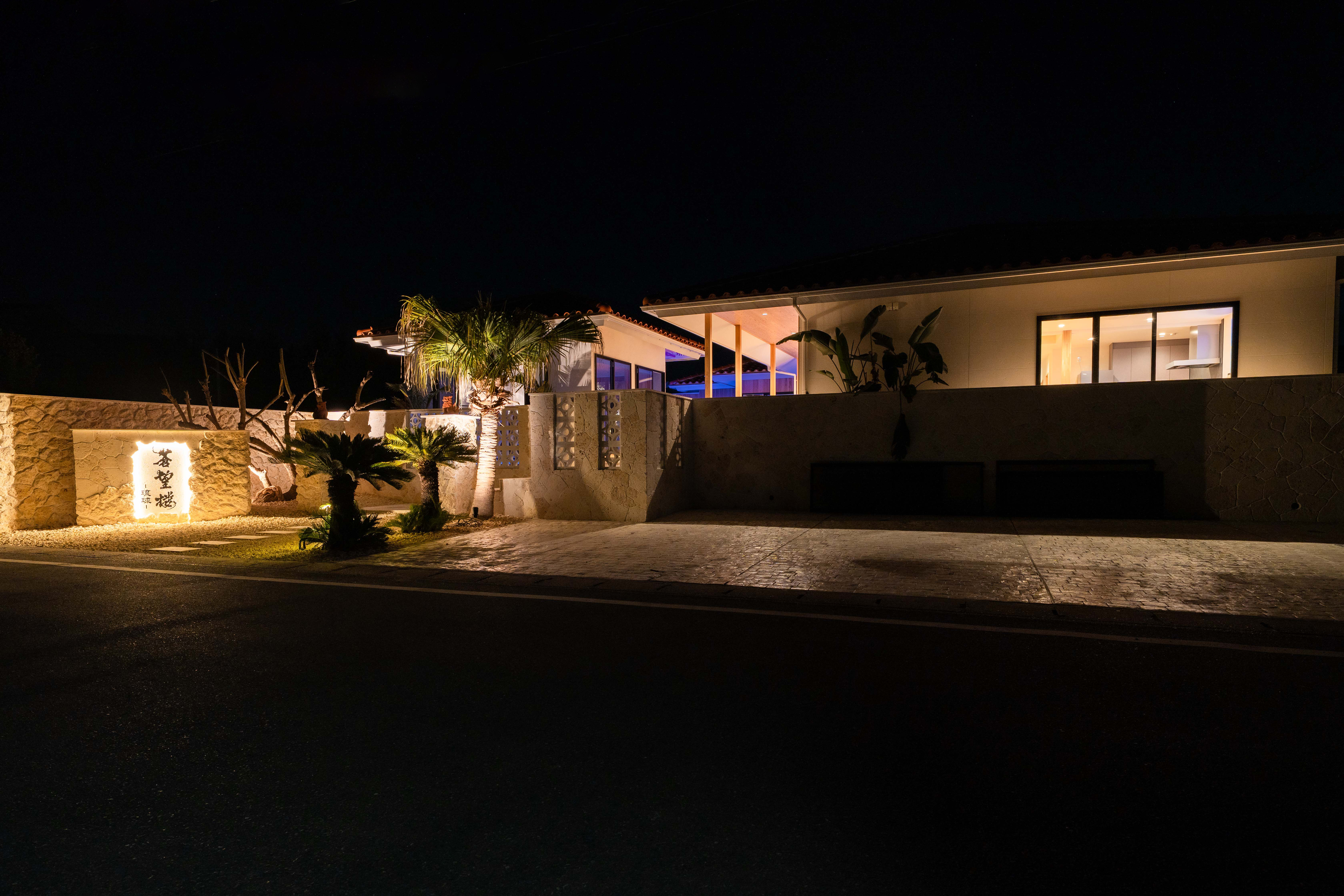 【蒼望楼concept琉球】駐車スペースも3台分確保。