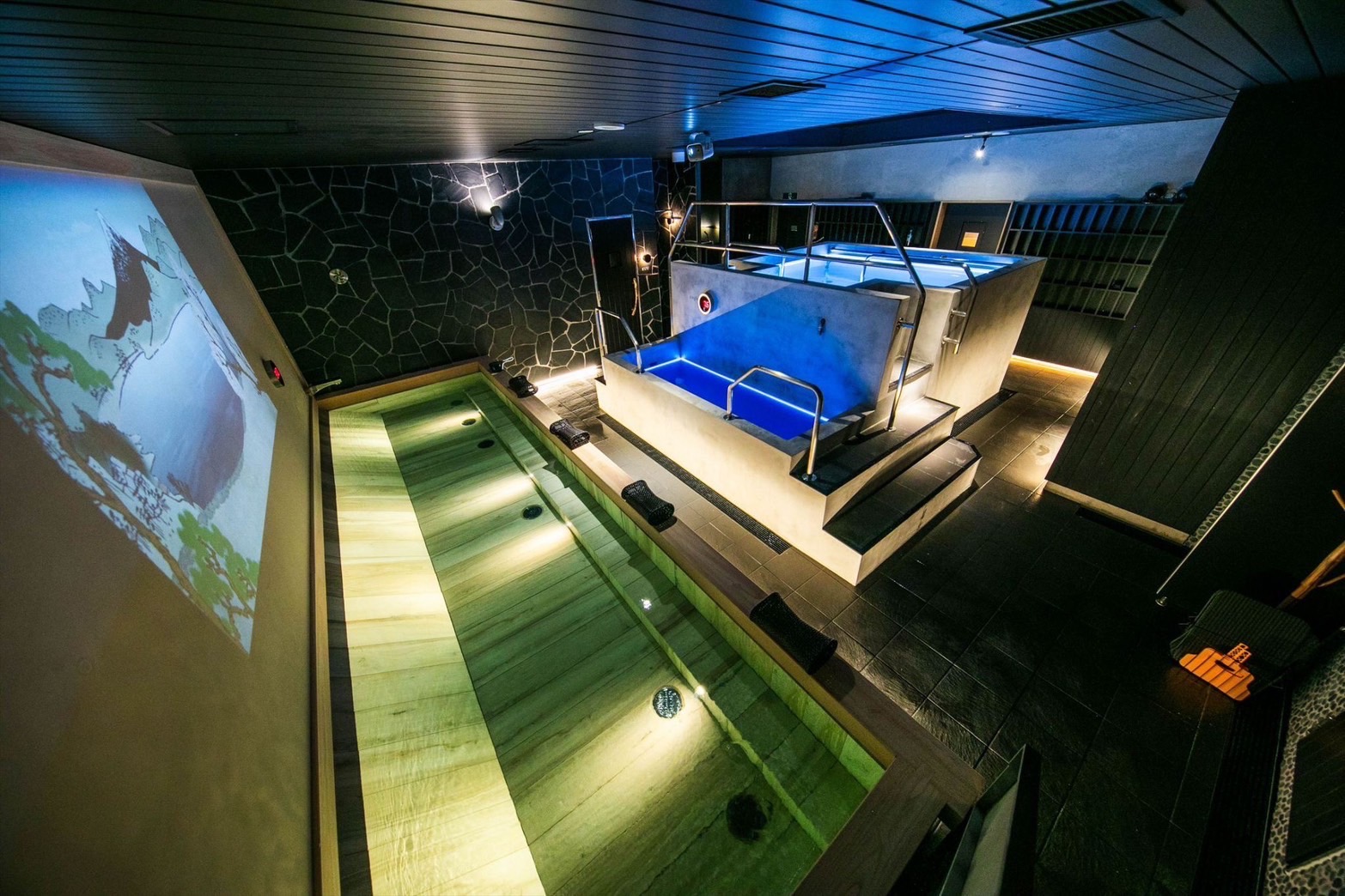 ◆浴室◆2種類のサウナ室と3種類の水風呂をお楽しみいただけます。2階浴室内は完全黙浴となります。