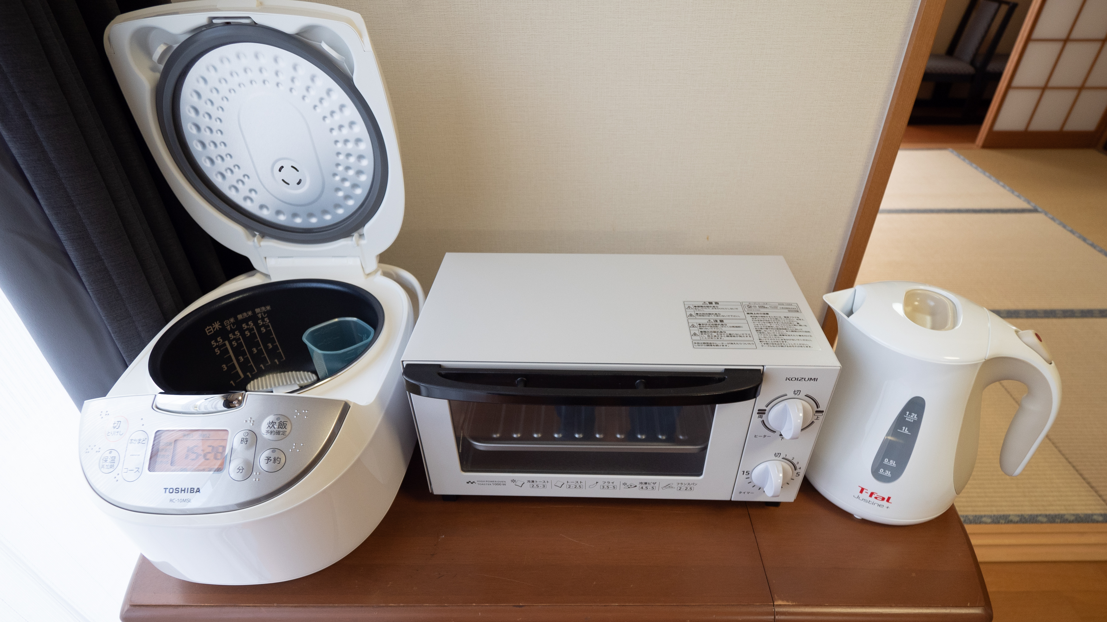炊飯器、オーブントースター、電気ケトル