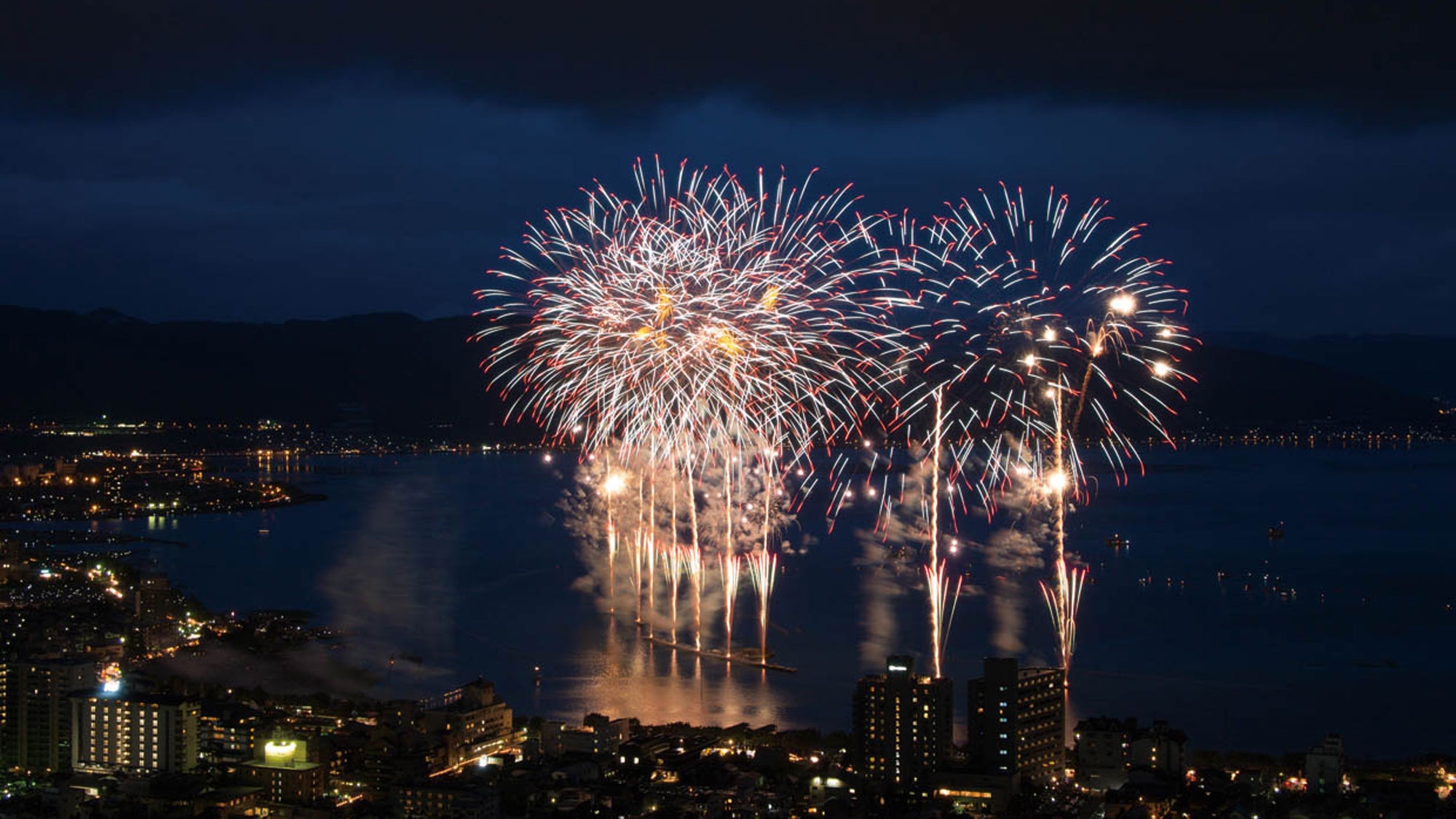 8月15日限定《素泊り》【16時〜翌11時■最大19時間ステイ】諏訪湖花火大会特別プラン