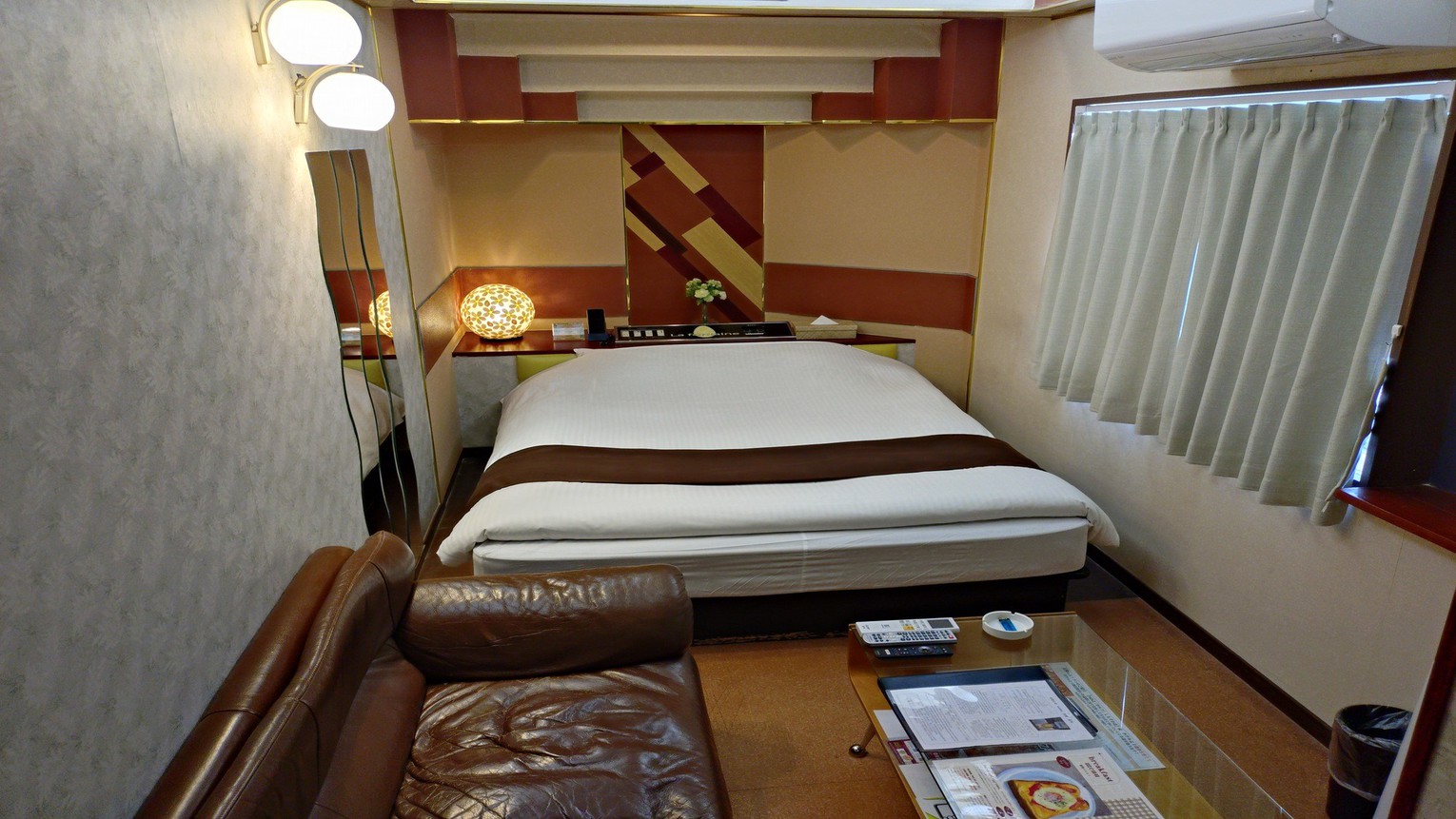 《軽朝食付き》【16時〜翌11時■最大19時間ステイ】選べる2種の特製トースト付き