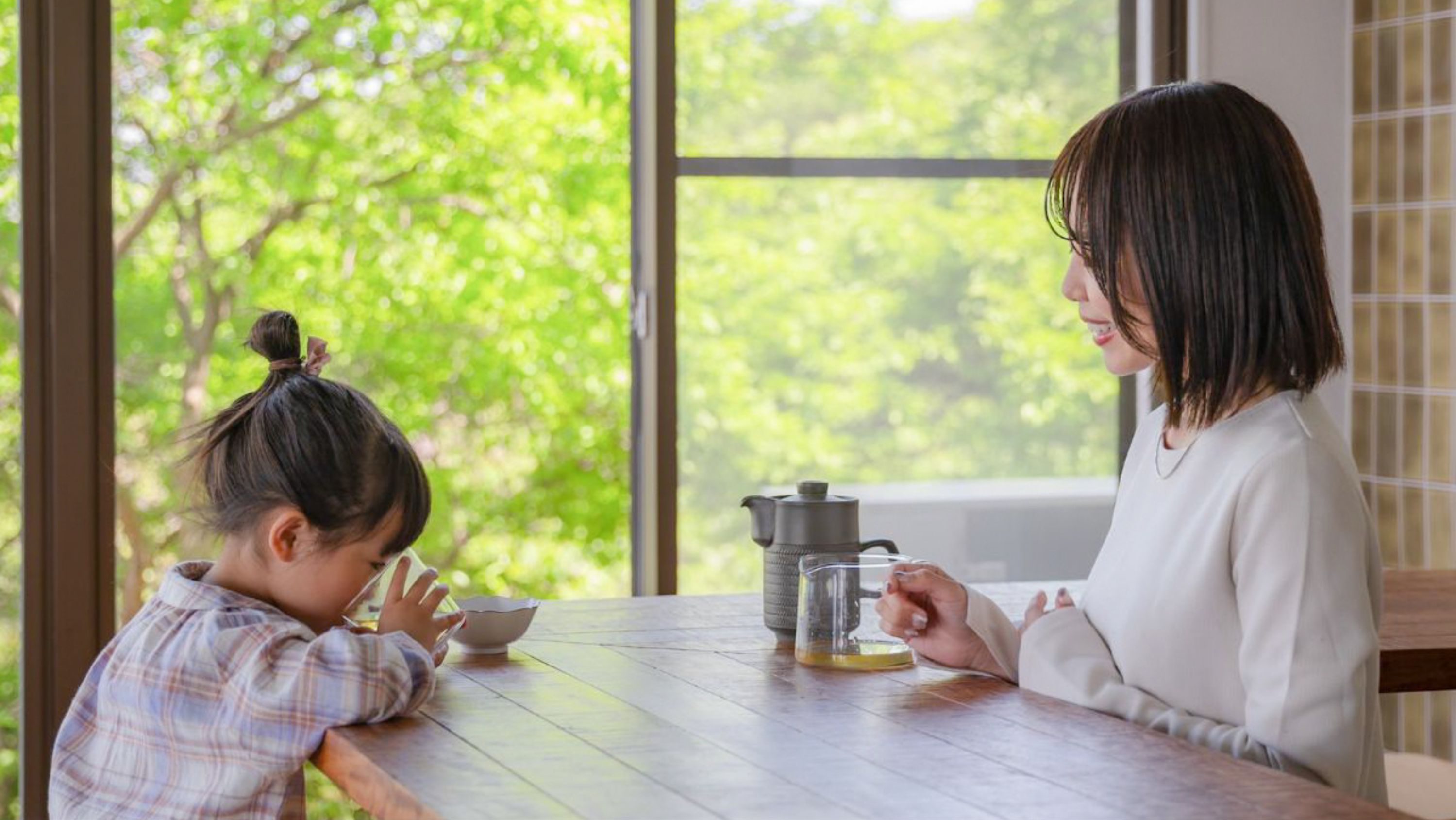 バーカウンターで語らい