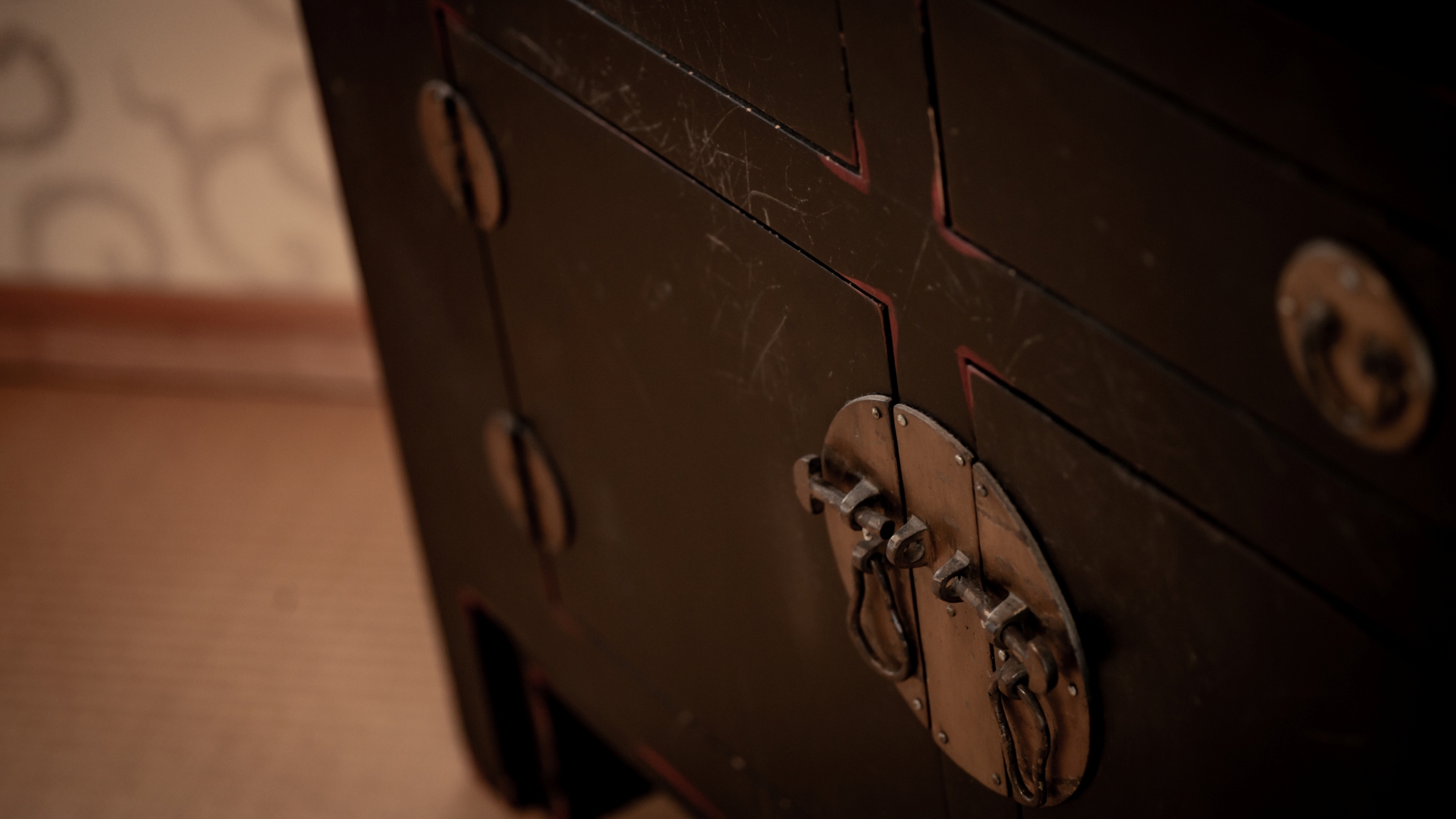 時を重ねた調度品がお客様をお迎えいたします