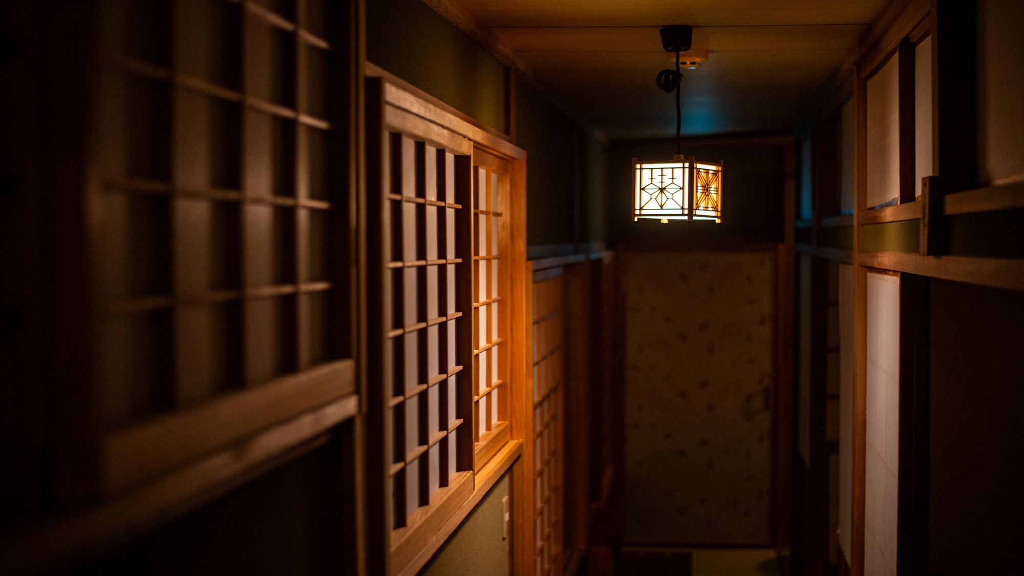 古き良き日本家屋、照明が織りなす温もり